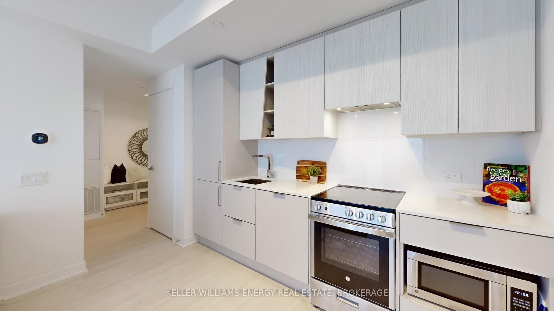 3 Bedrooms Condo at 3900 Confederation, Mississauga For sale