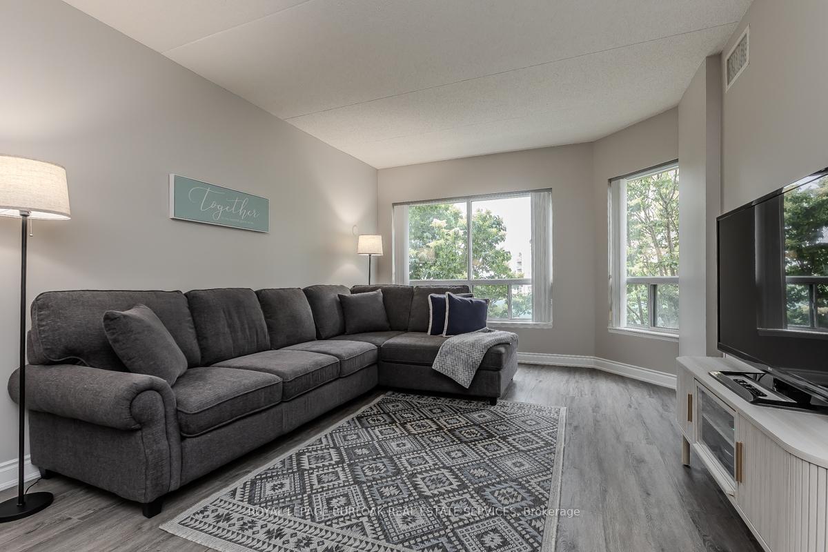 2 Bedrooms Condo at 2075 Amherst Heights, Burlington For sale