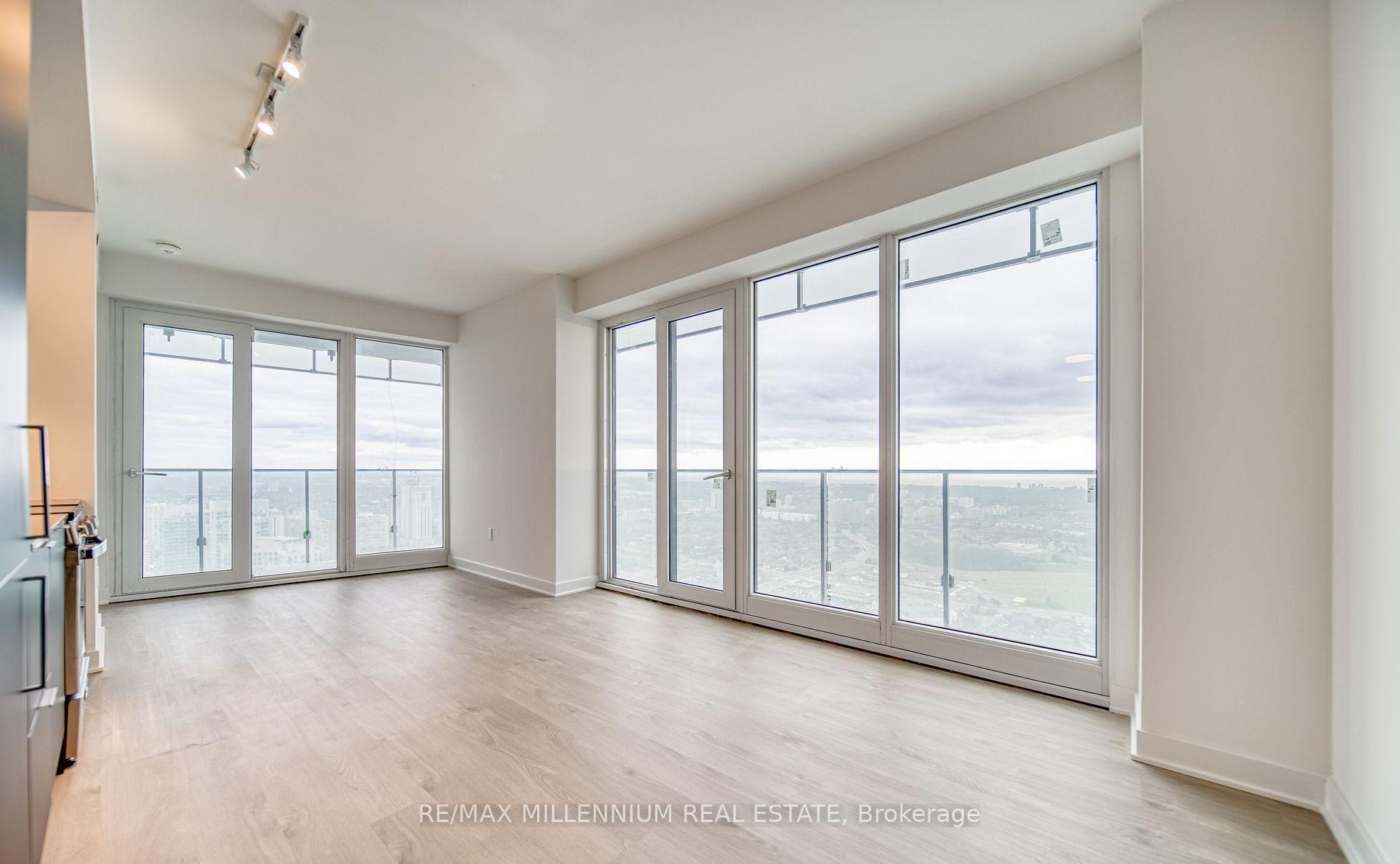 2 Bedrooms Condo at 3900 Confederation, Mississauga For sale