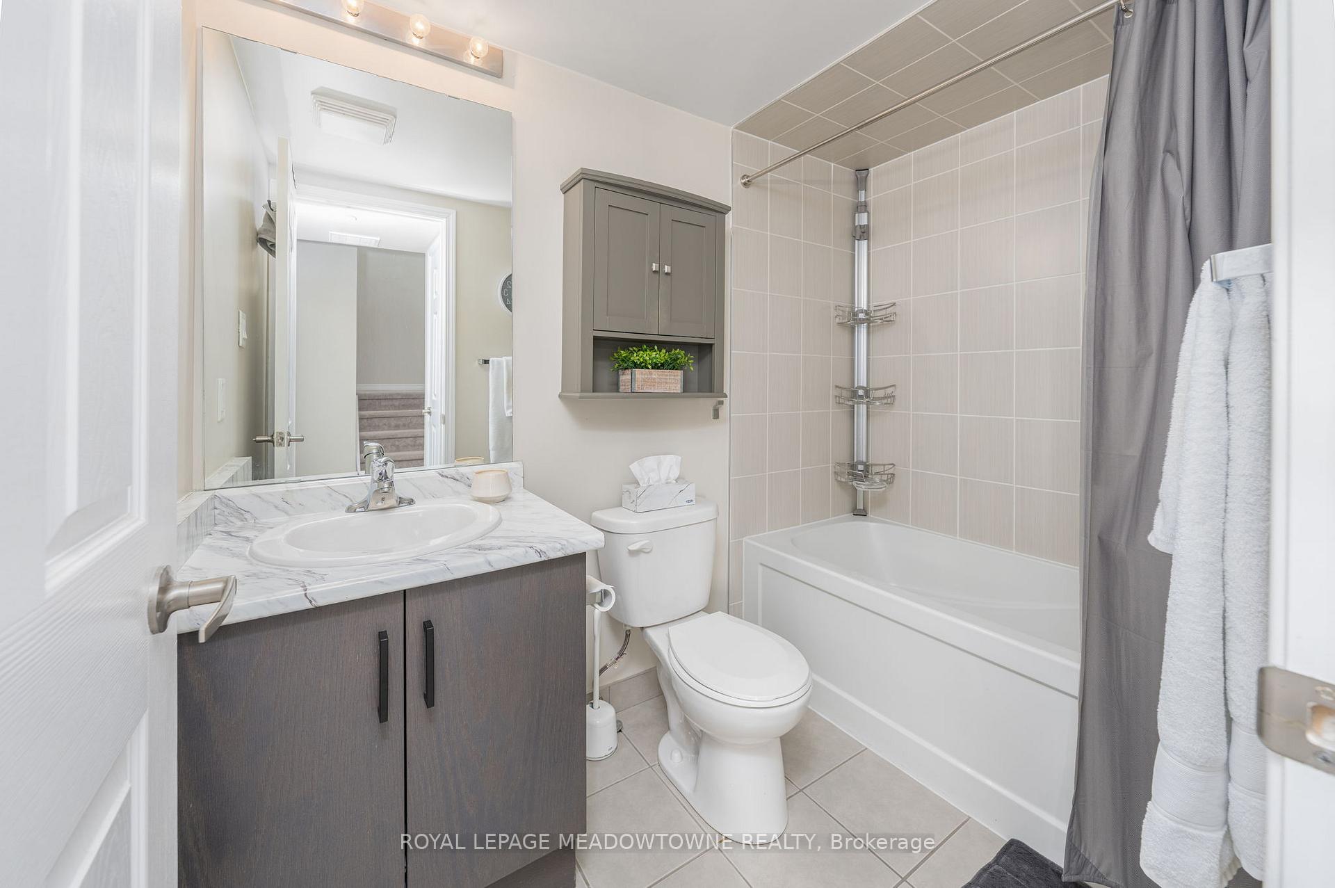 3 Bedrooms Condo at 2441 Greenwich, Oakville For sale