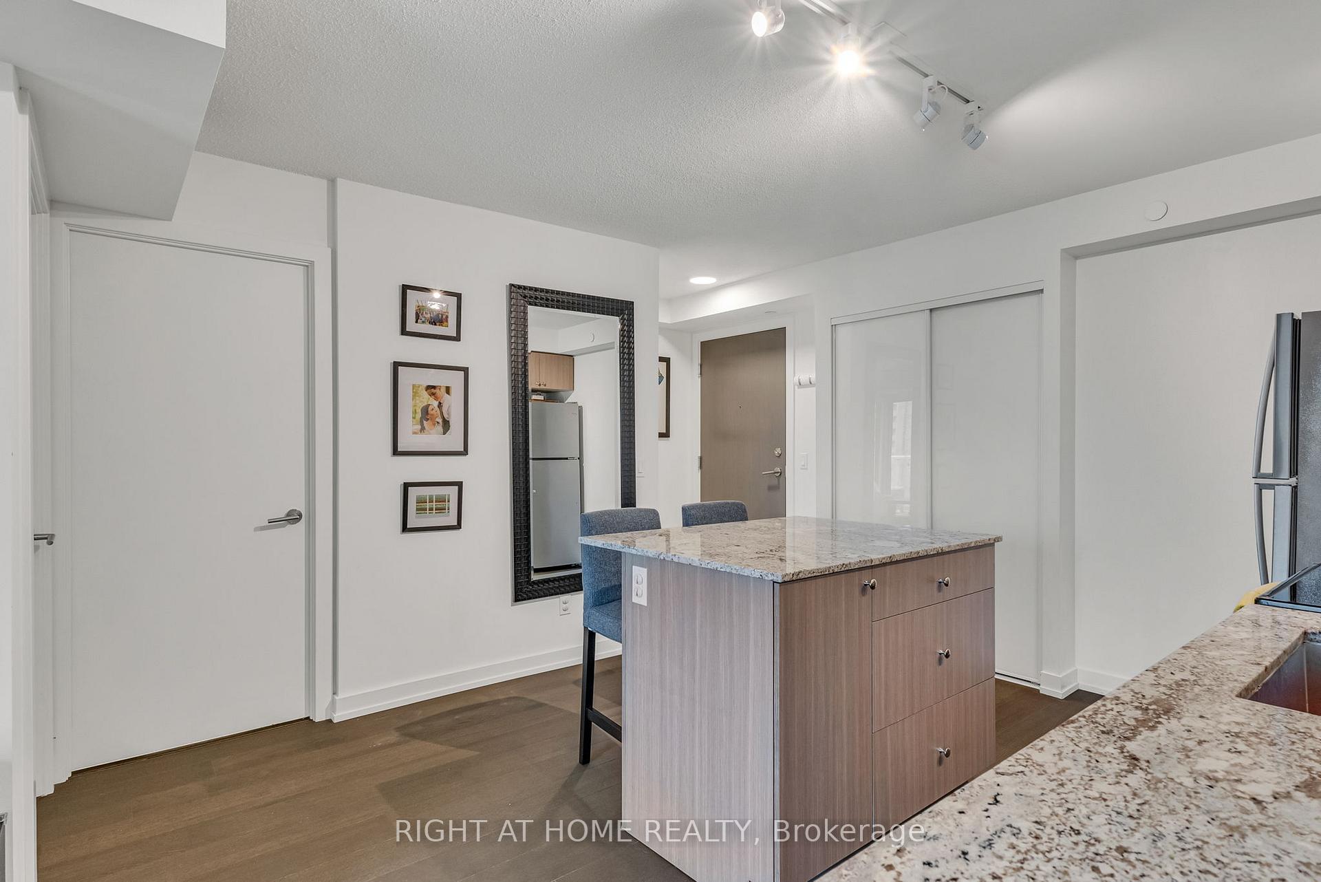 2 Bedrooms Condo at 10 Wilby, Toronto For sale