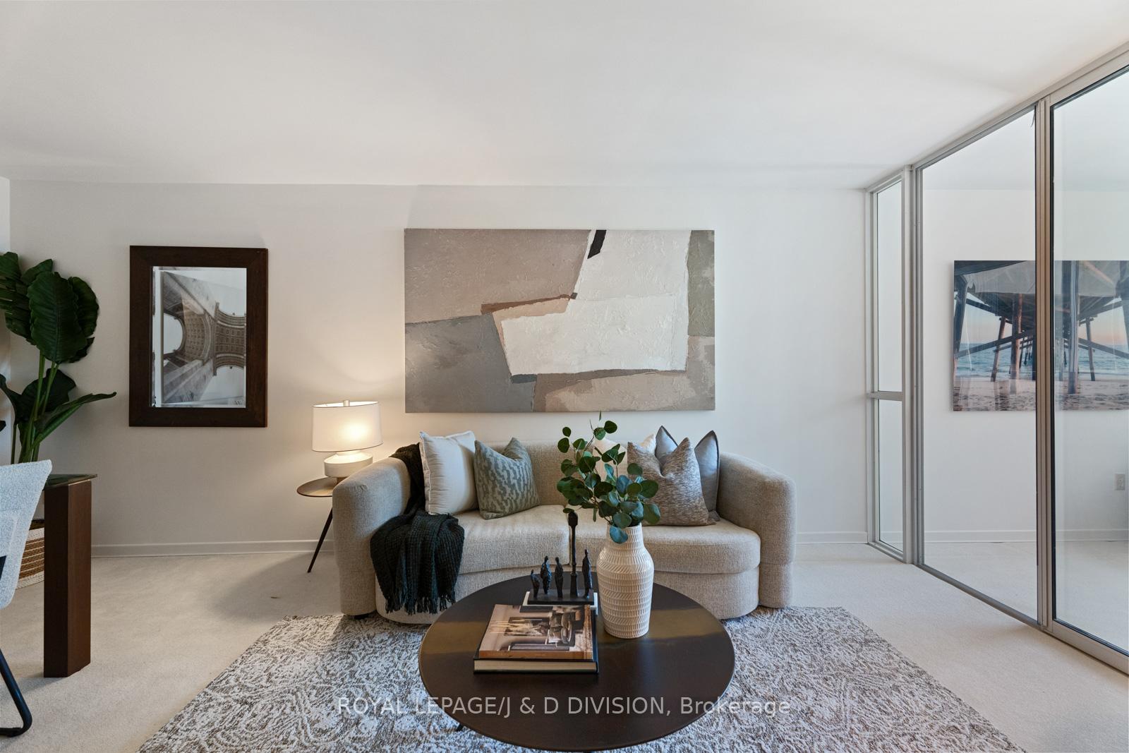 2 Bedrooms Condo at 25 Maitland,  Toronto For sale