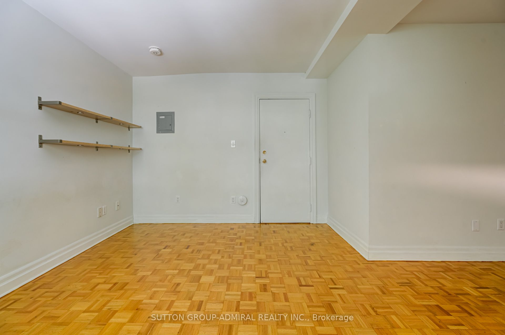 33 Maitland Street, #208