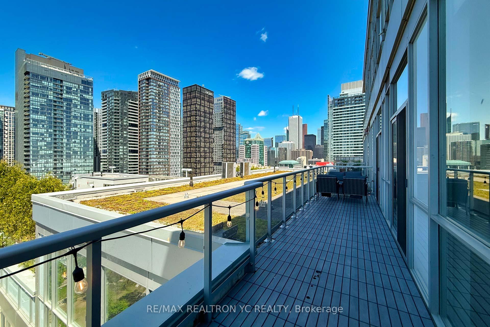 2 Bedrooms Condo at 352 Front, Toronto For sale