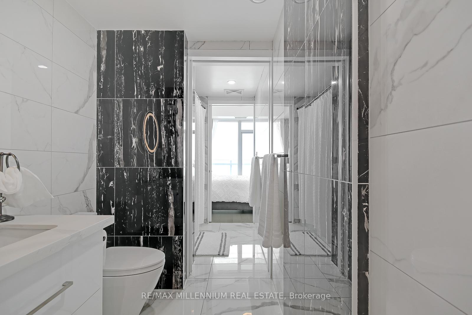 3 Bedrooms Condo at 12 York,  Toronto For sale