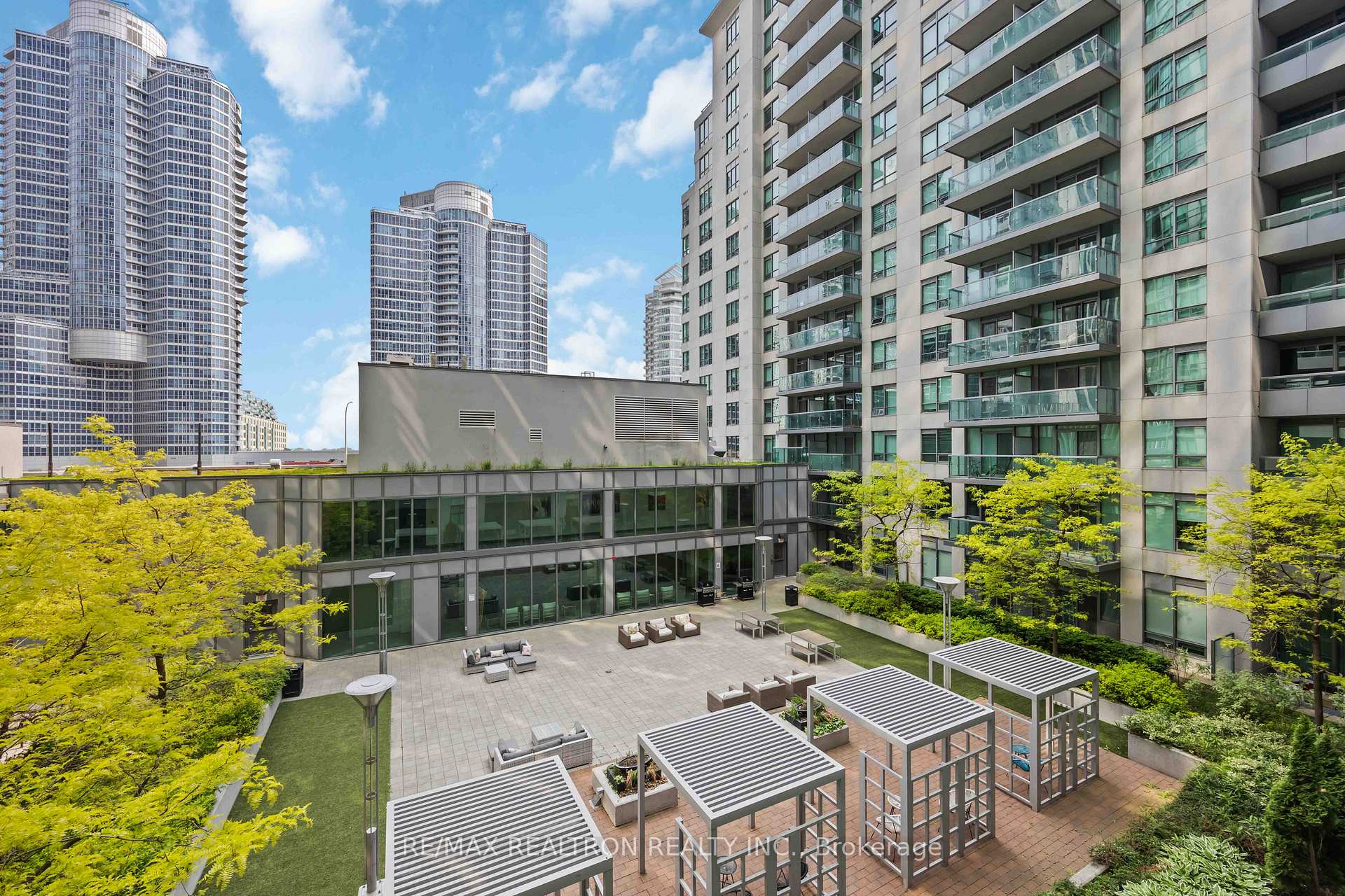 2 Bedrooms Condo at 25 Lower Simcoe, Toronto For sale