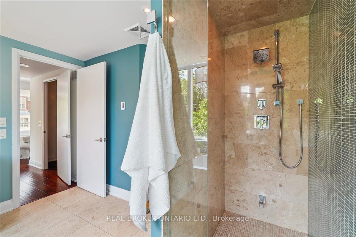 3 Bedrooms Condo at 191 Duplex, Toronto For sale