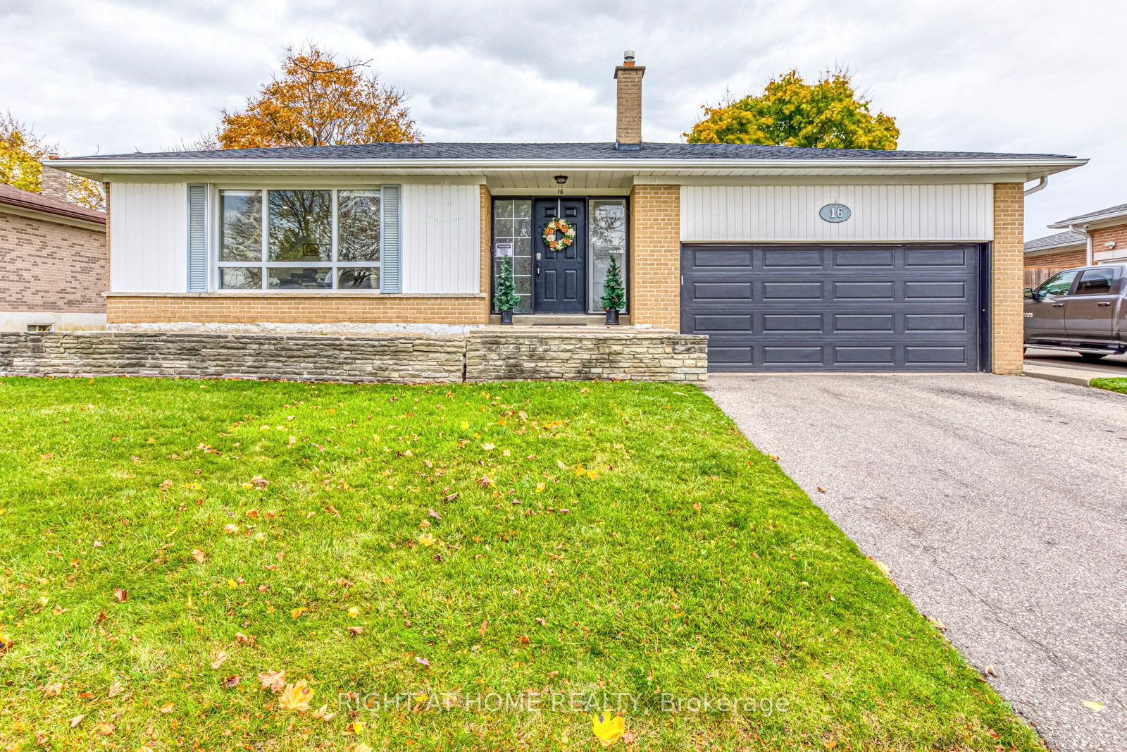 16 Dawson Crescent, Halton Hills, ON L7G 1H5