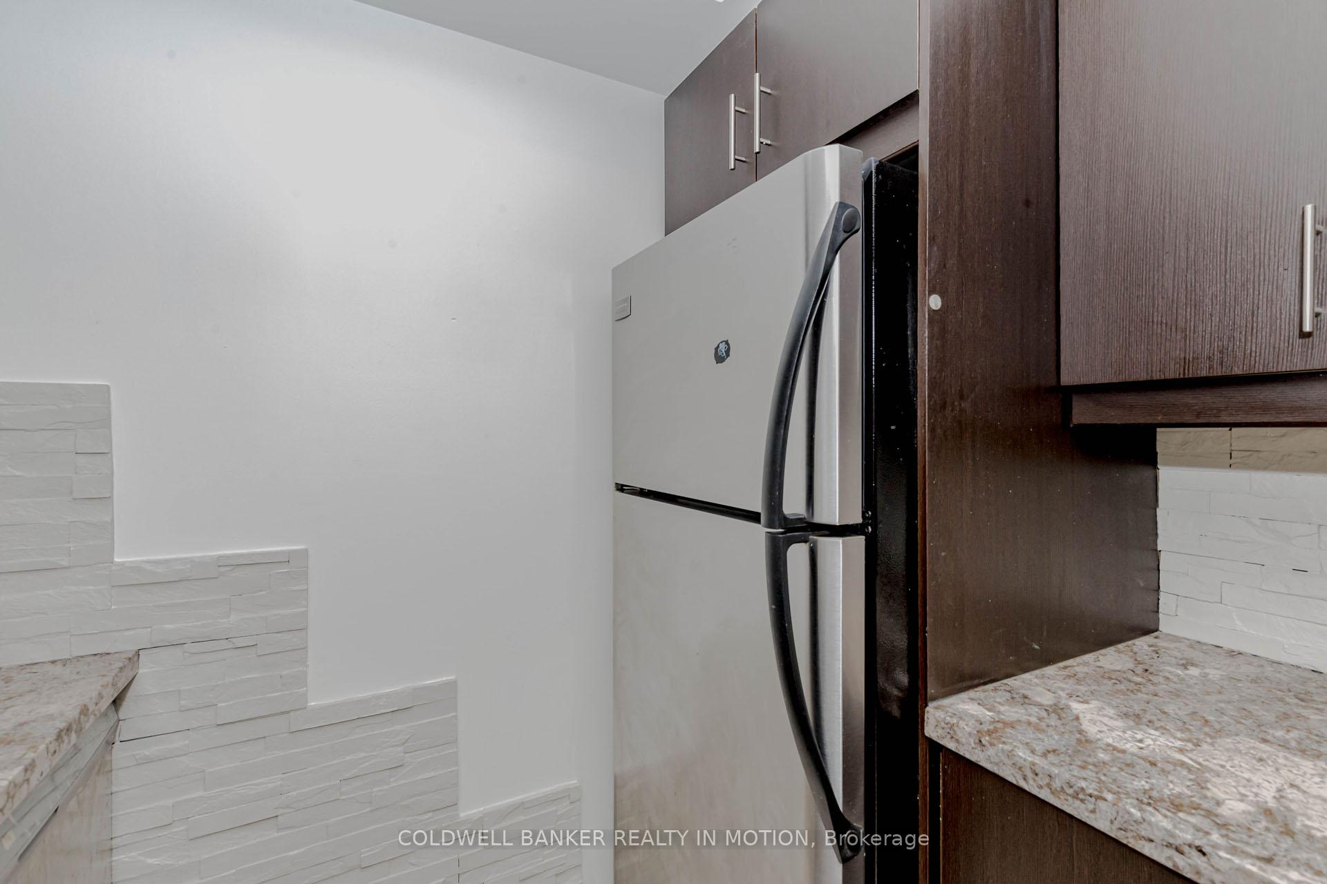 2 Bedrooms Condo at 4975 Southampton, Mississauga For sale