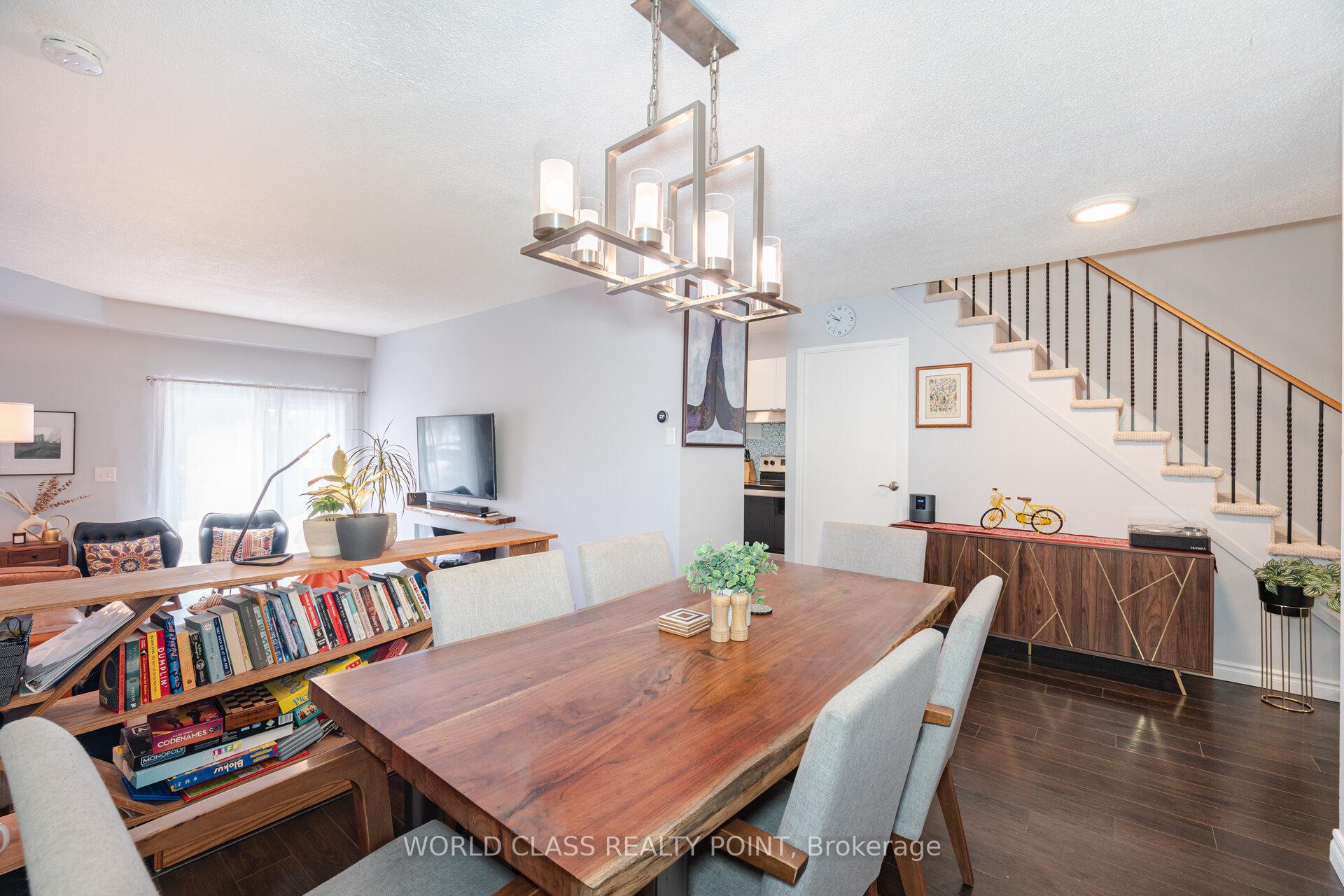 4 Bedrooms Condo at 525 Meadows, Mississauga For sale