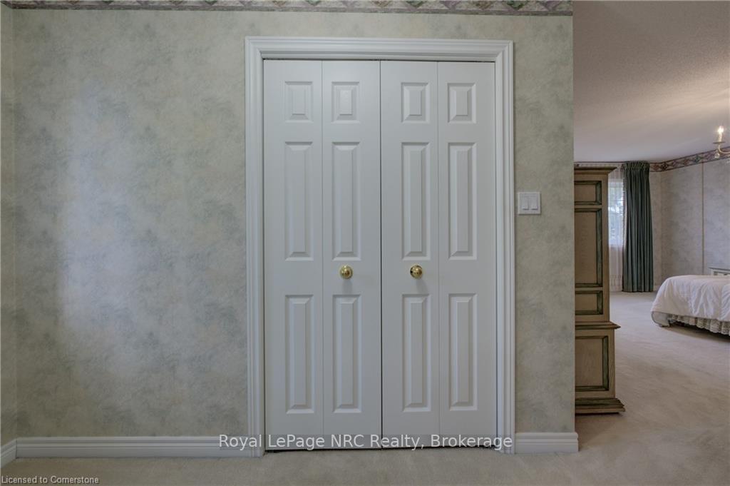 3 Bedrooms Condo at 120 Beddoe, Hamilton For sale