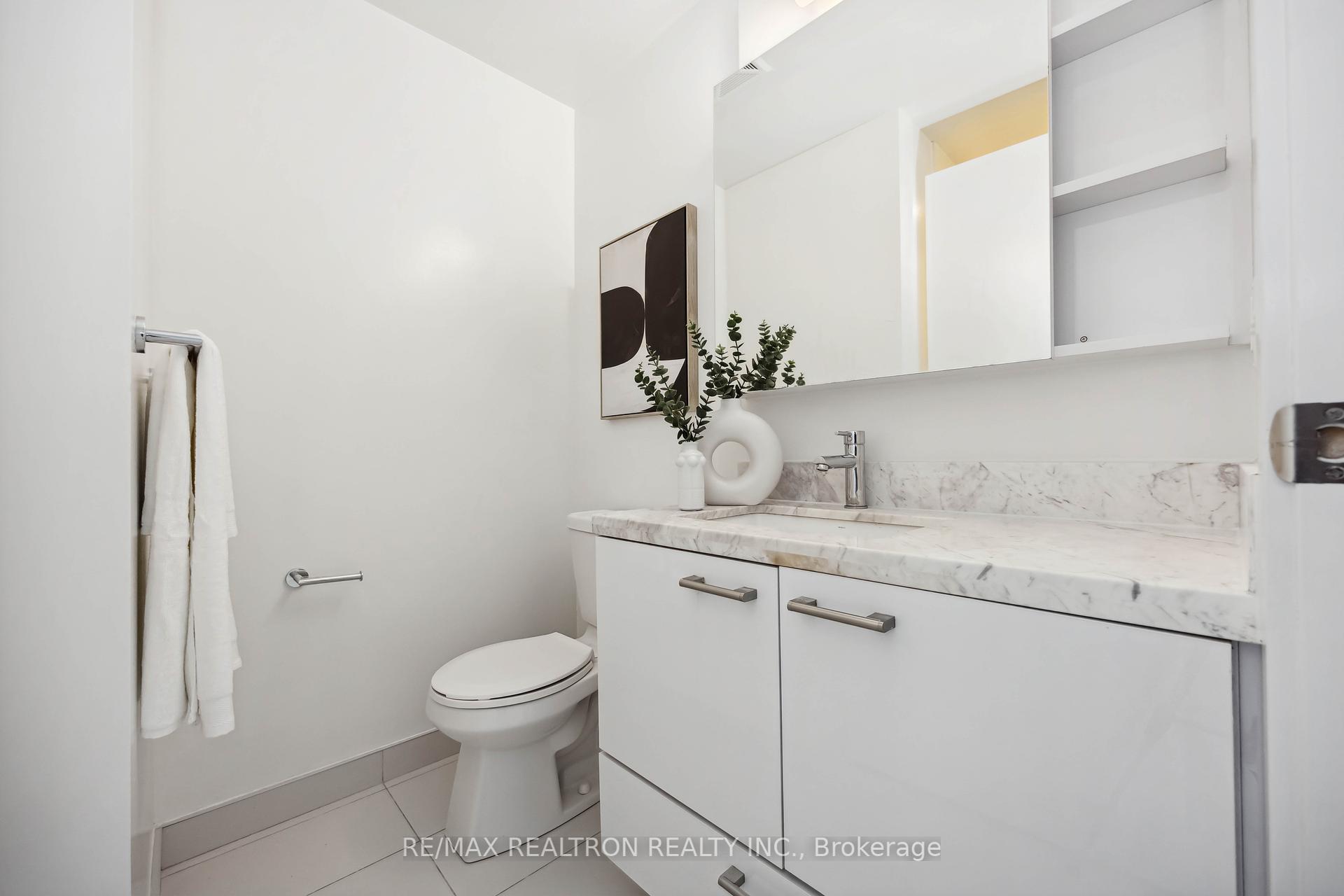 1 Bedroom Condo at 2221 Yonge, Toronto For sale