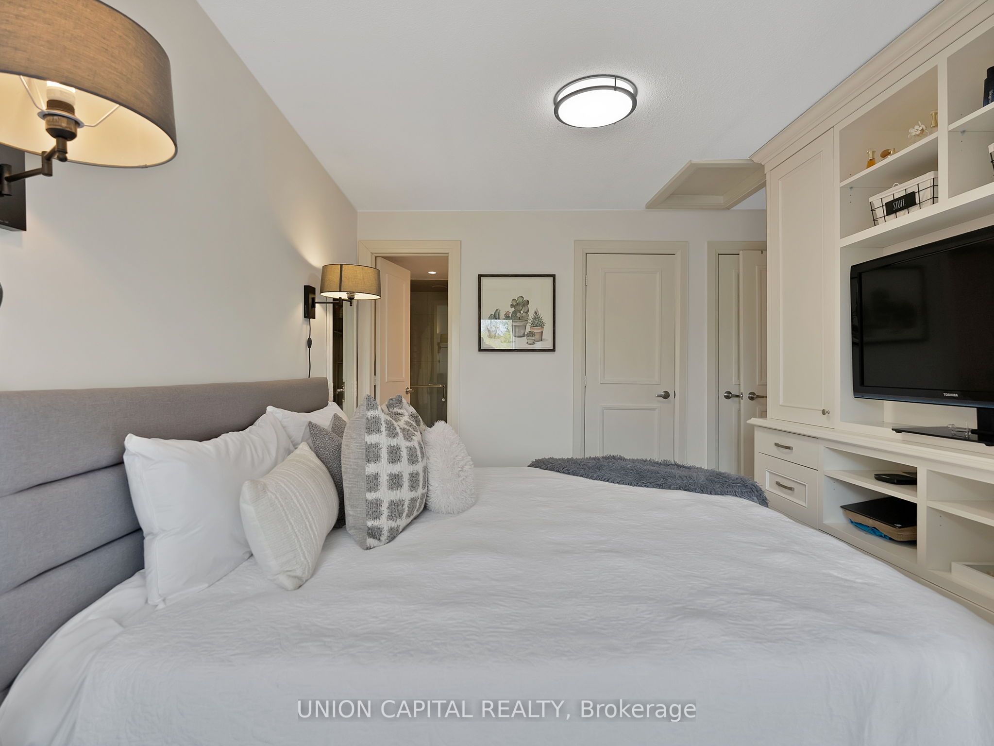 72 Aerodrome Crescent, #302