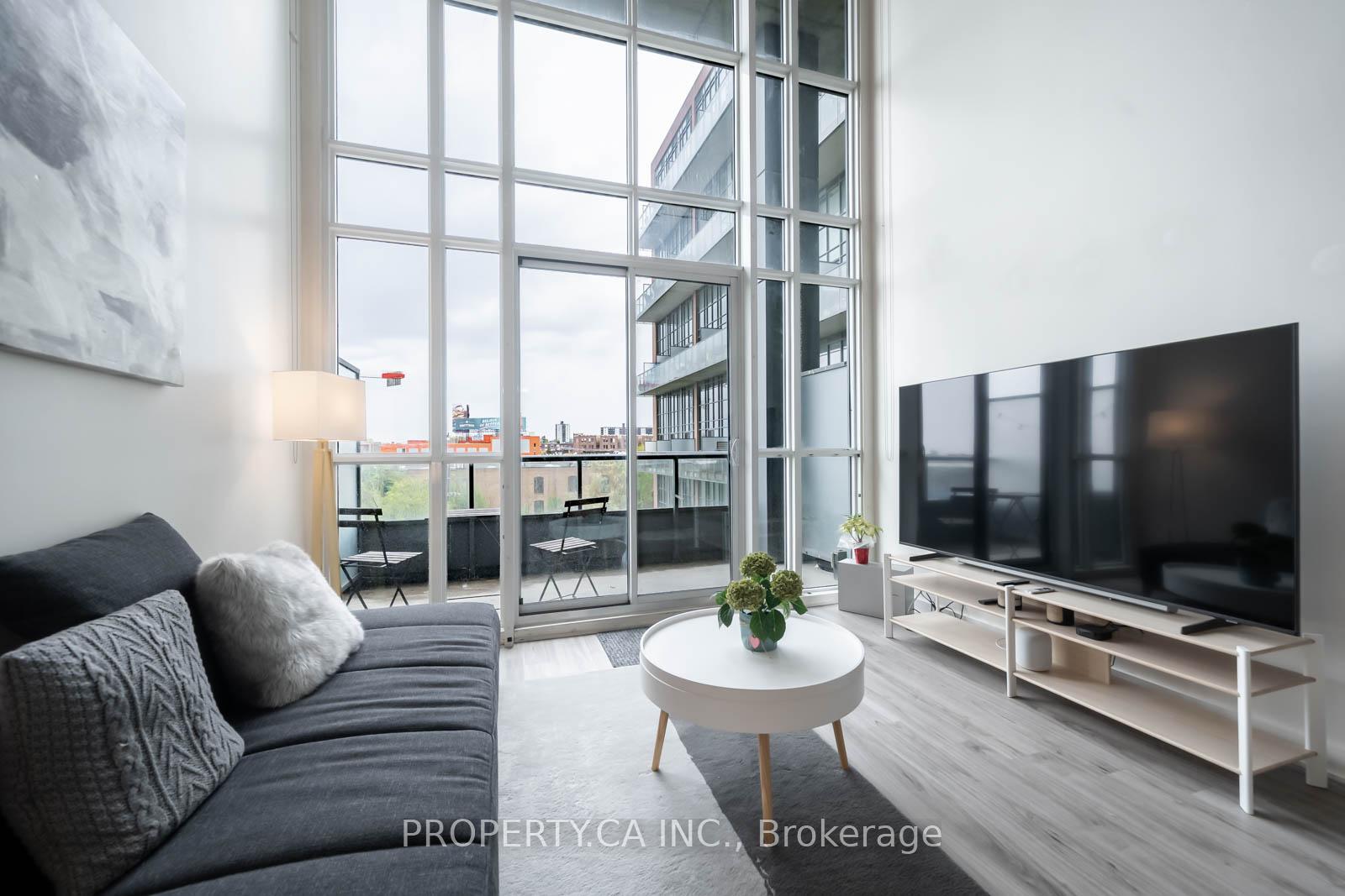 2 Bedrooms Condo at 5 Hanna, Toronto For sale