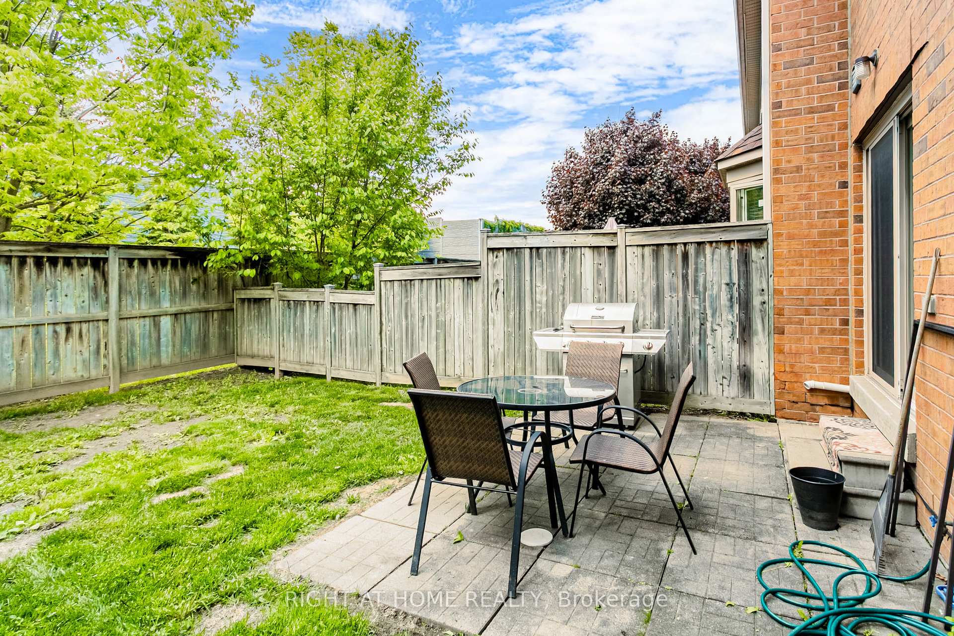 4 Bedrooms Condo at 5223 Fairford, Mississauga For sale