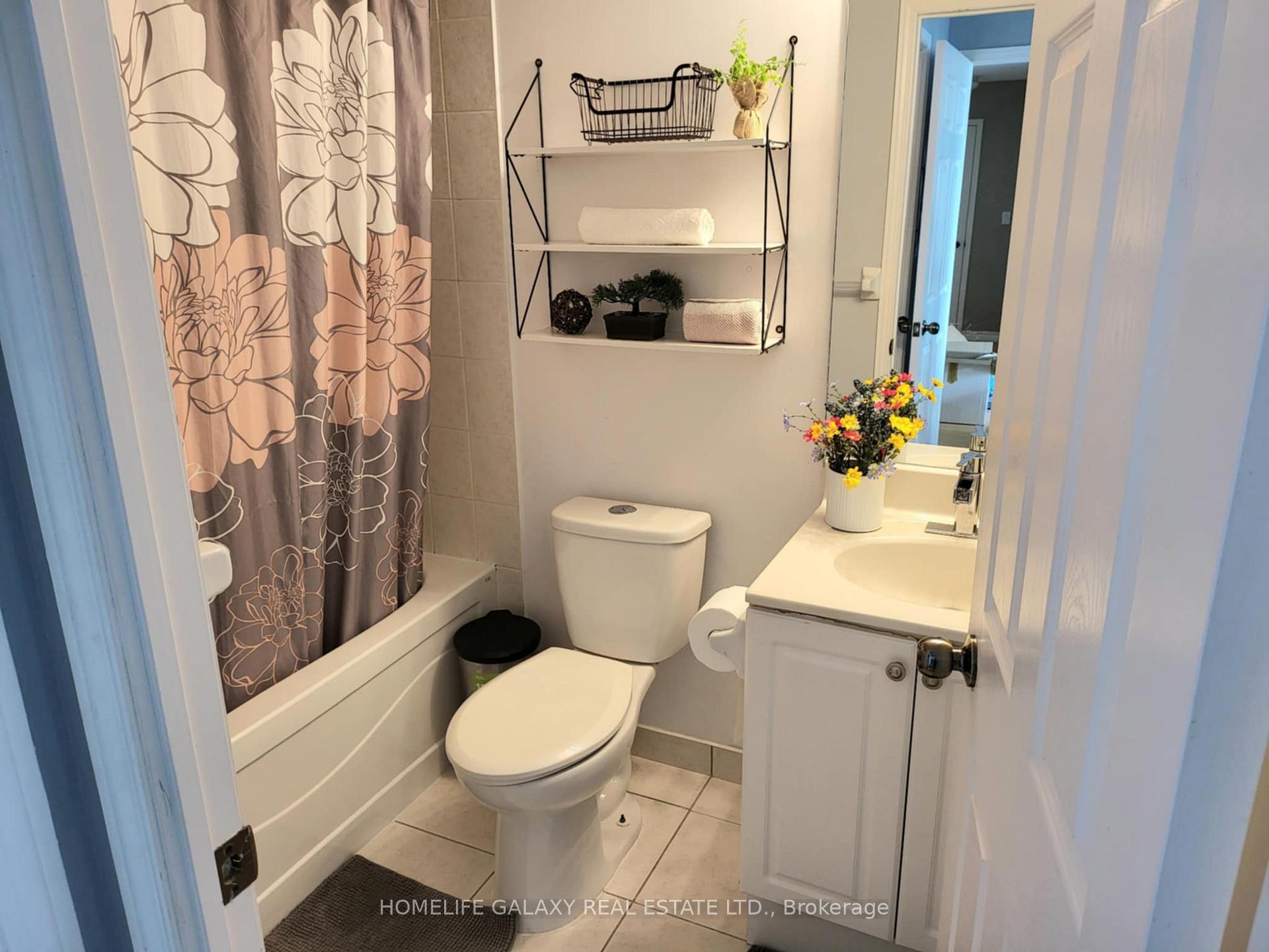 3 Bedrooms Condo at 68 Grangeway, Toronto For sale