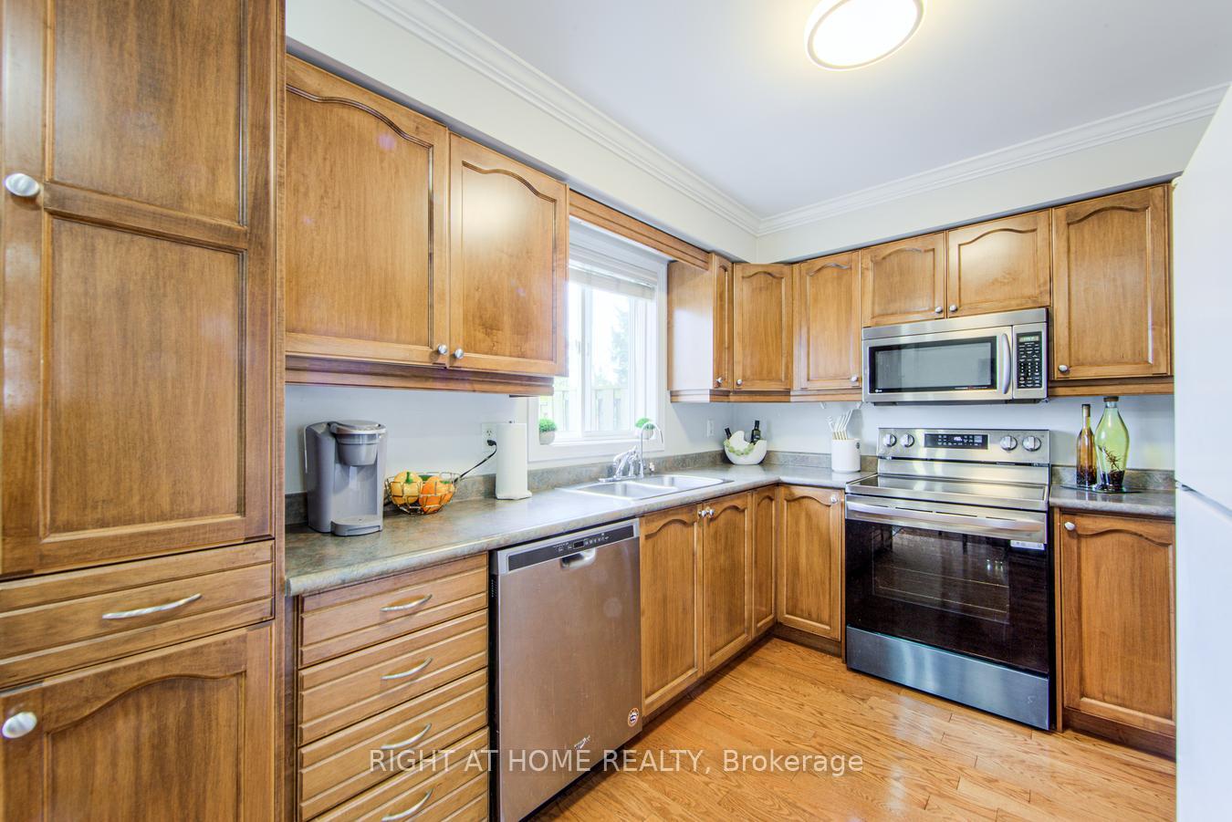 3 Bedrooms Condo at 7 Southside, Hamilton For sale
