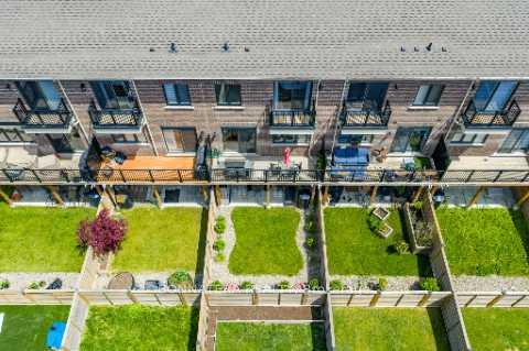 4 Bedrooms Condo at 10 Augustus, Toronto For sale