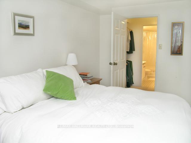 2 Bedrooms Condo at 30 Church, Toronto For sale