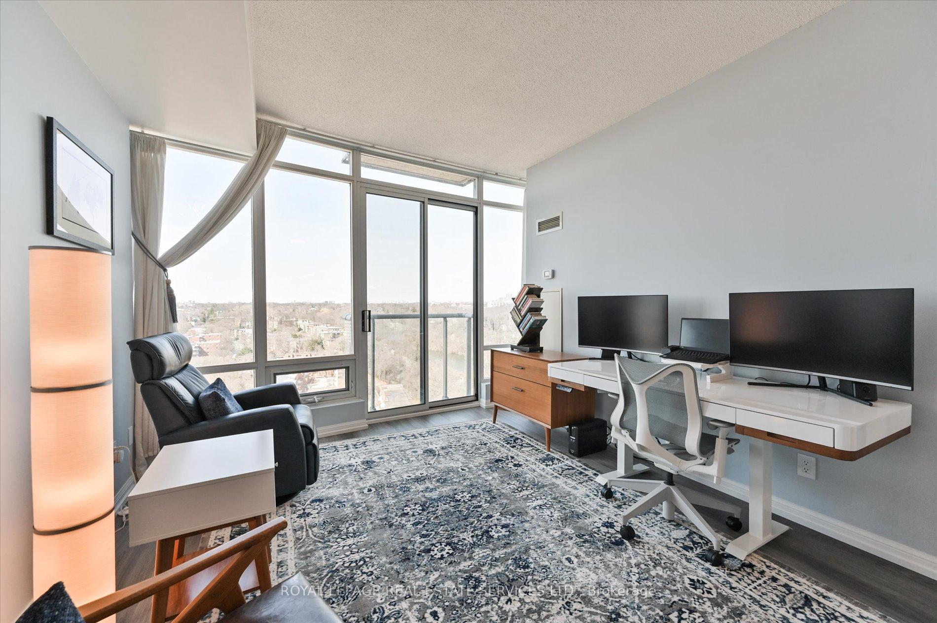 1 Bedroom Condo at 15 Windermere,  Toronto For sale
