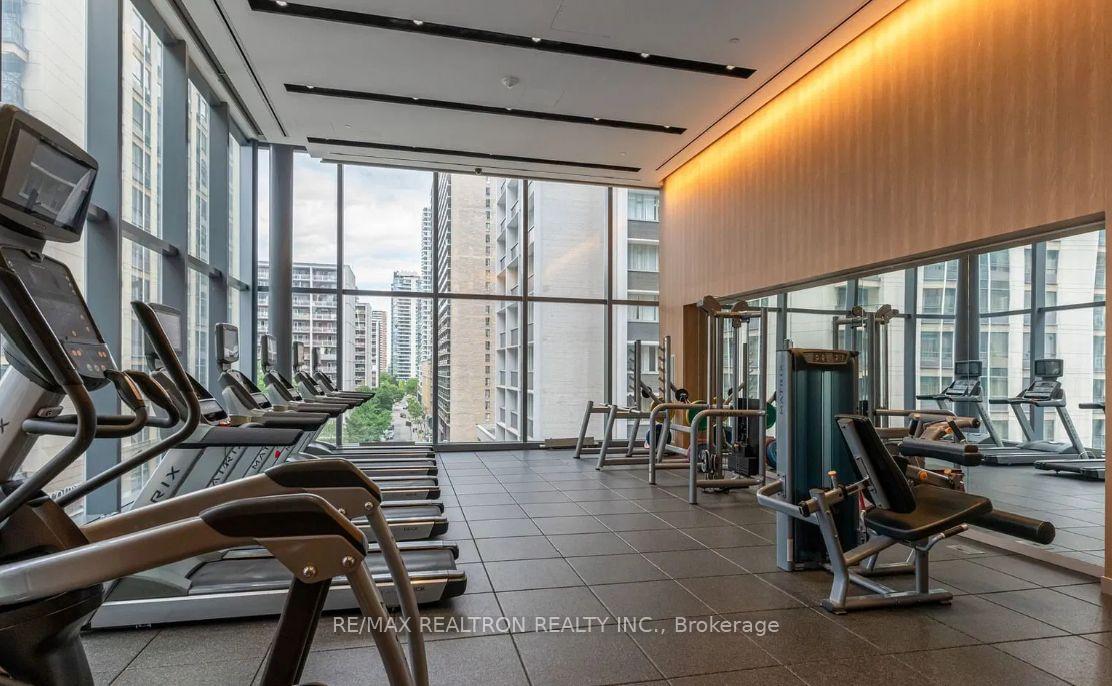 2 Bedrooms Condo at 7 Grenville, Toronto For sale