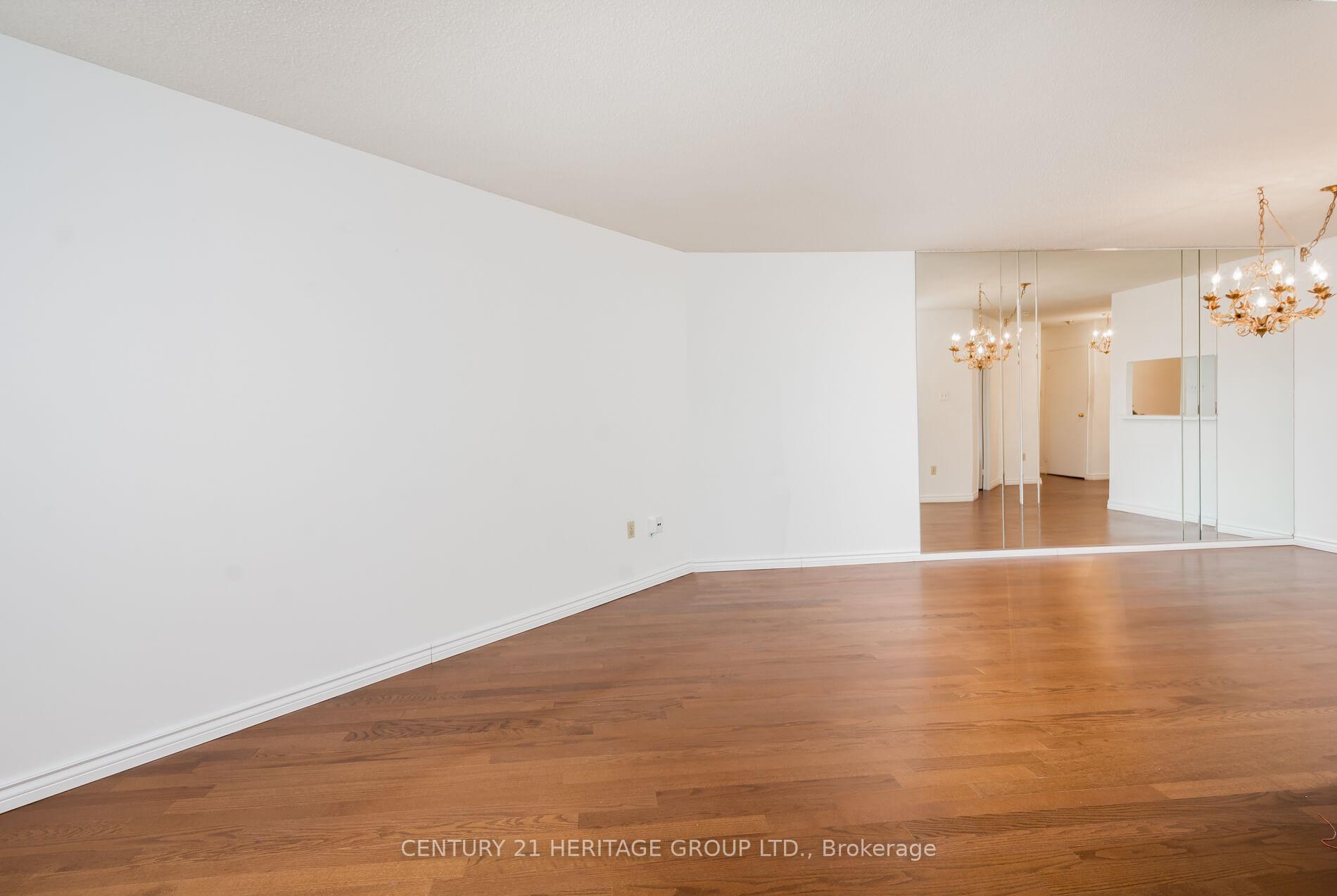 2 Bedrooms Condo at 7420 Bathurst, Vaughan For sale