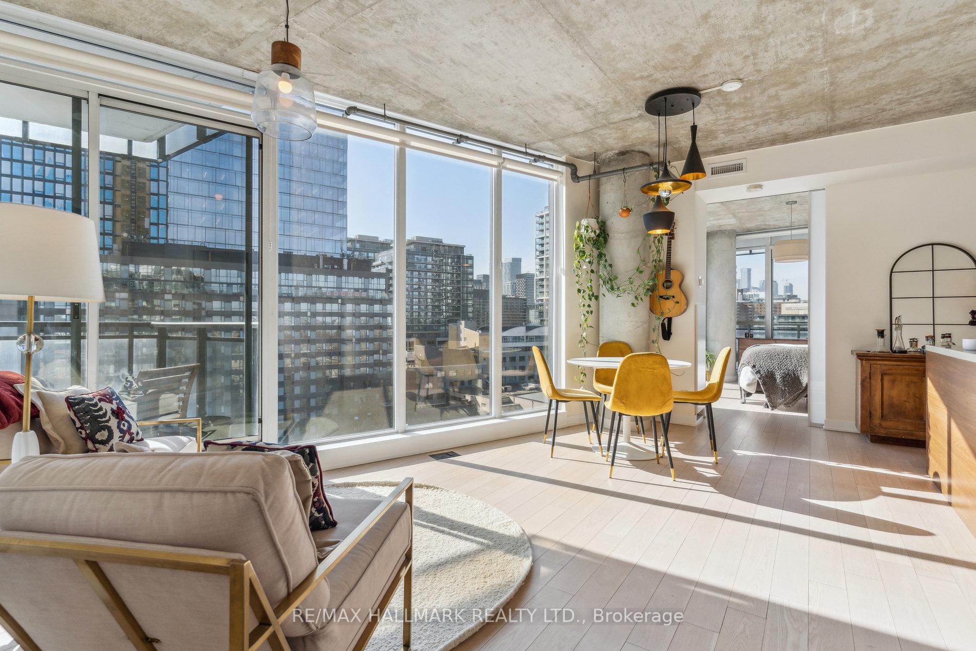2 Bedrooms Condo at 318 King, Toronto For sale