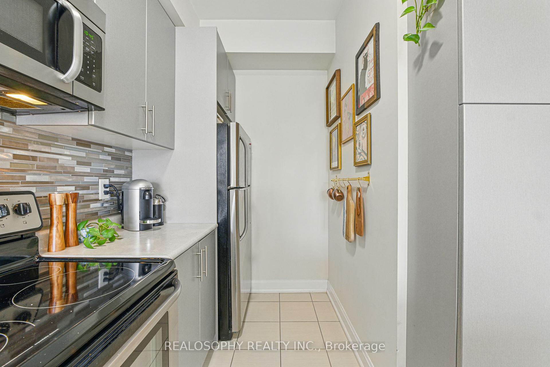 2 Bedrooms Condo at 2333 Sawgrass, Oakville For sale