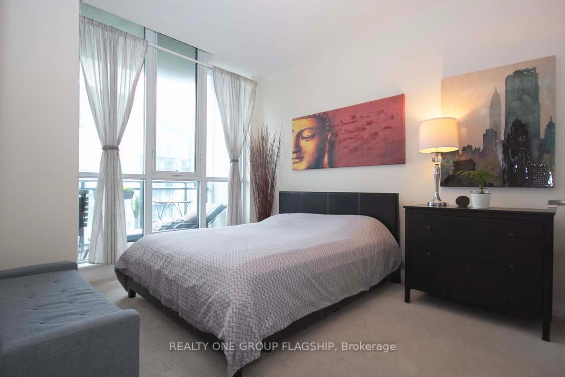 2 Bedrooms Condo at 75 Eglinton,  Mississauga For sale