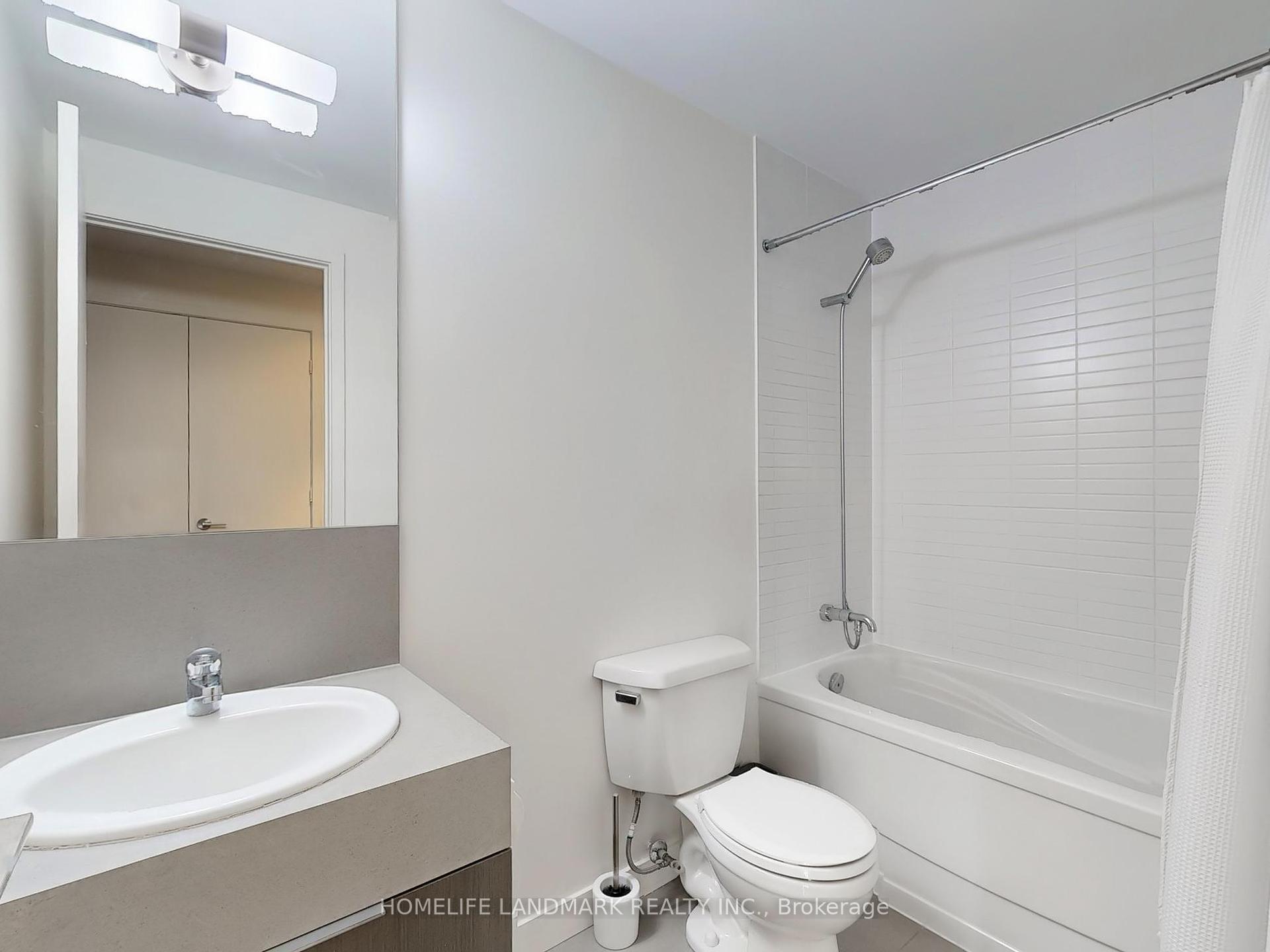 3 Bedrooms Condo at 110 Charles, Toronto For sale