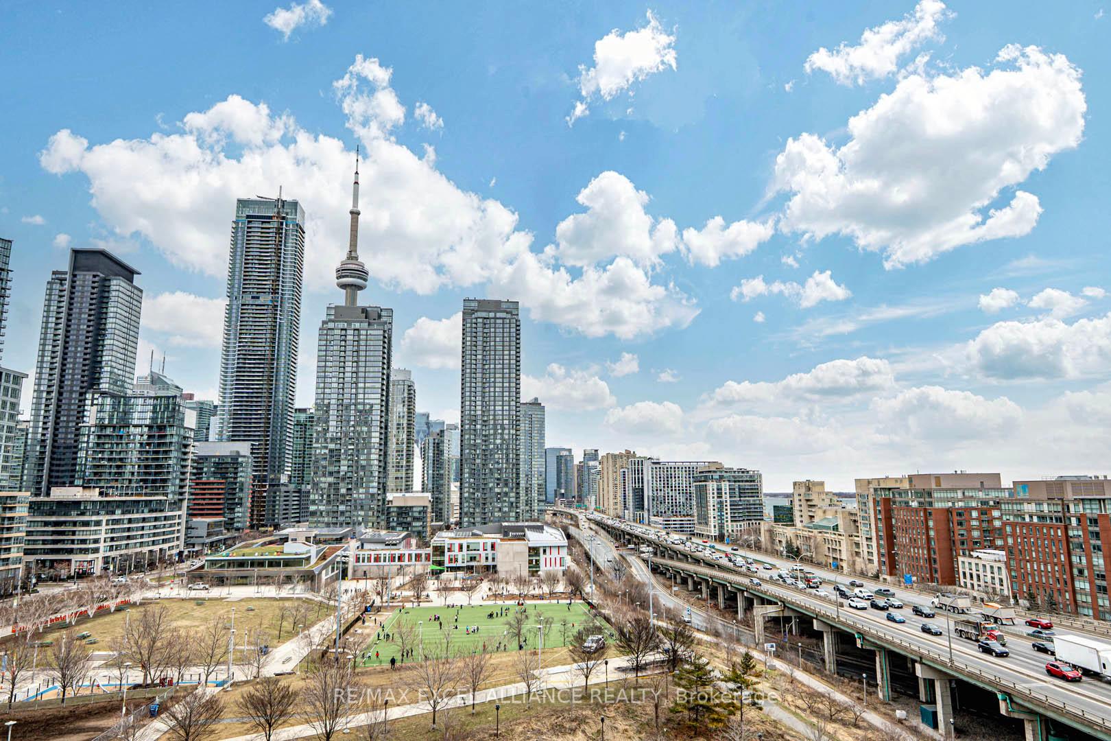2 Bedrooms Condo at 75 Queens Wharf,  Toronto For sale