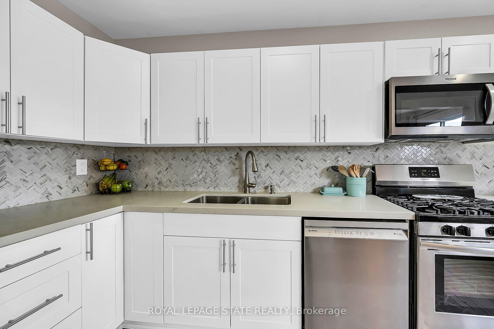 3 Bedrooms Condo at 444 Stone Church, Hamilton For sale