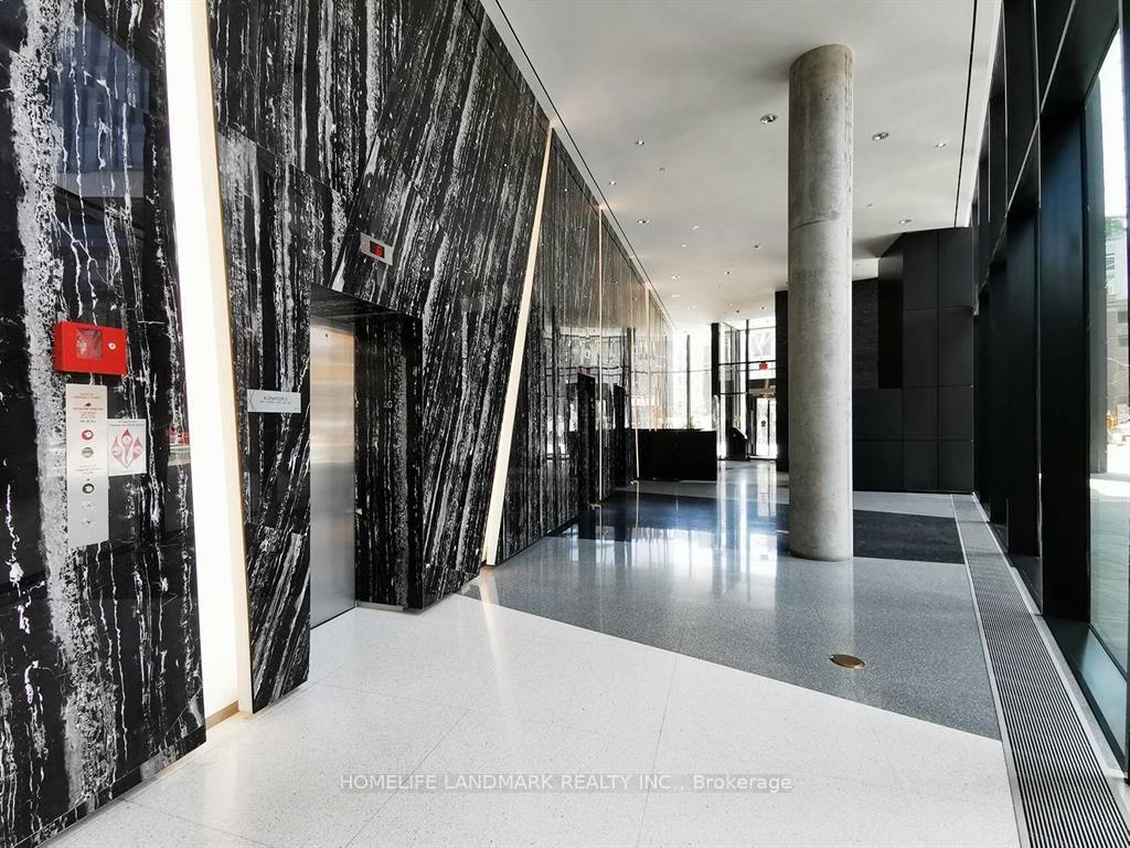 2 Bedrooms Condo at 125 Peter, Toronto For sale