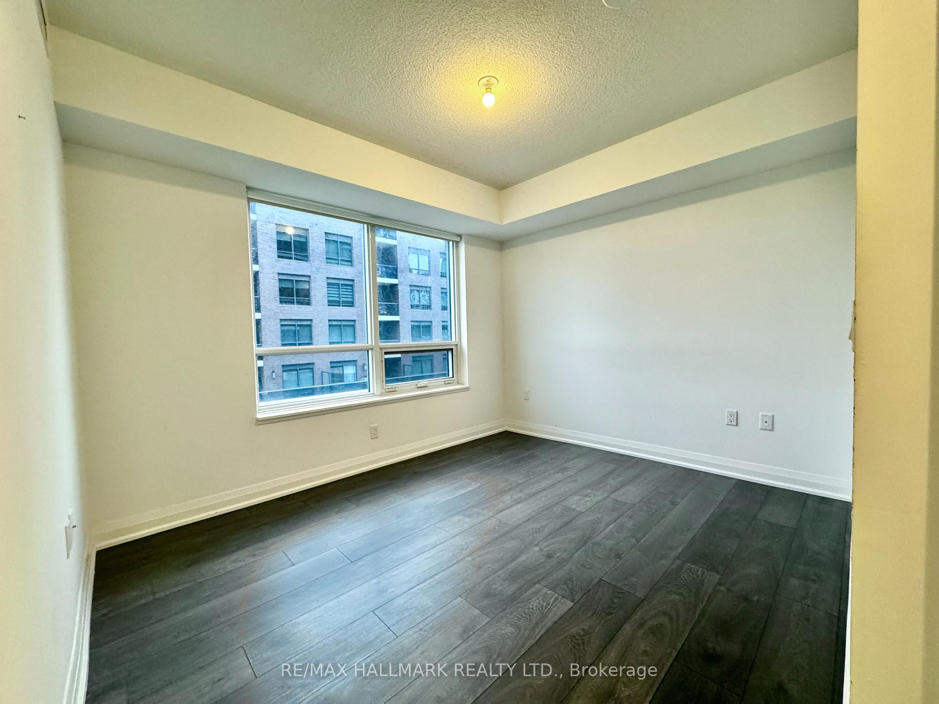 2 Bedrooms Condo at 26 Gibbs, Toronto For sale