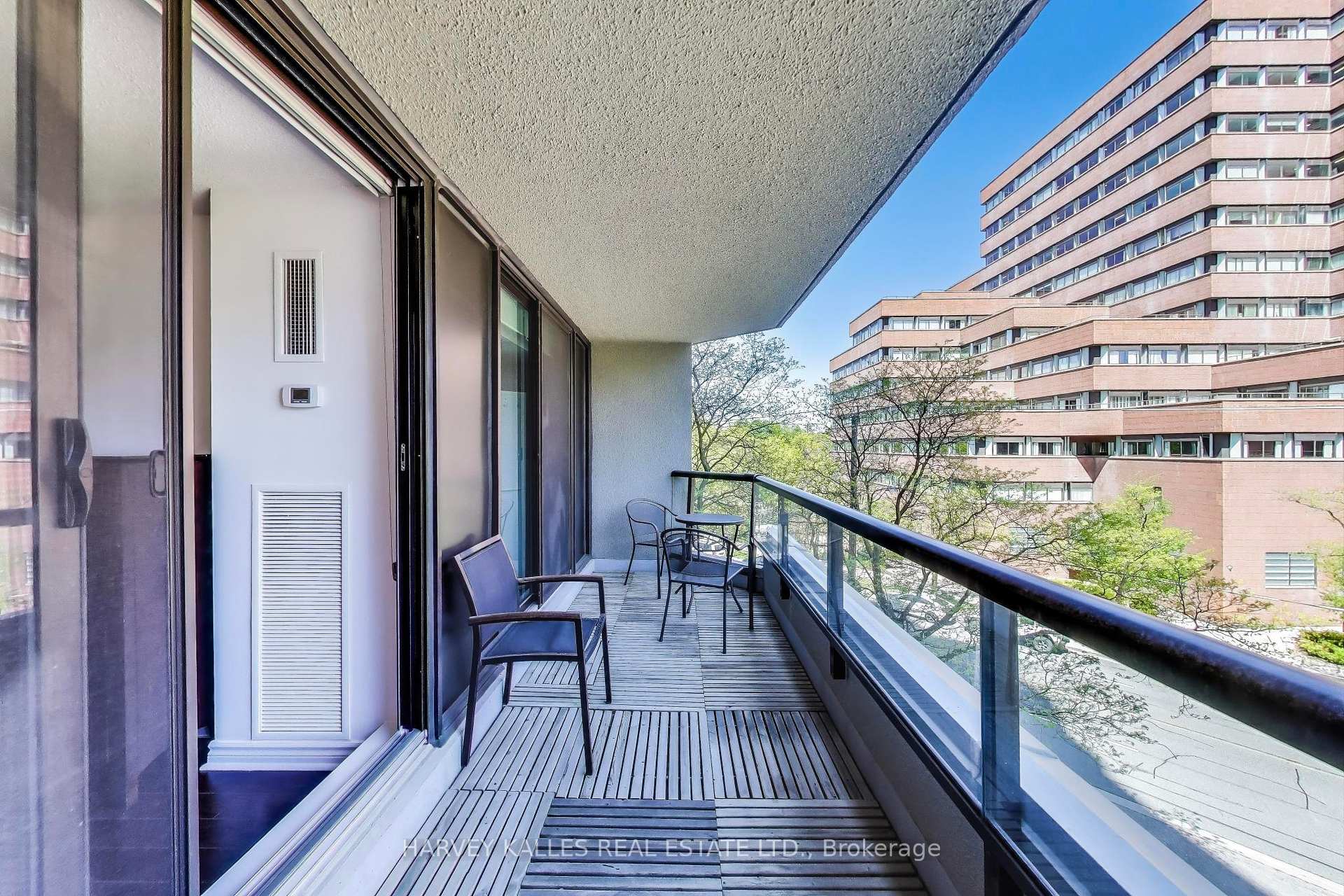 2 Bedrooms Condo at 33 Elmhurst, Toronto For sale