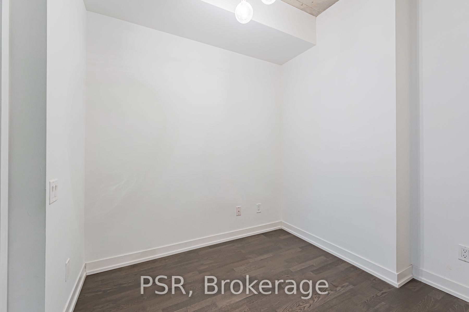 560 King Street W, #610