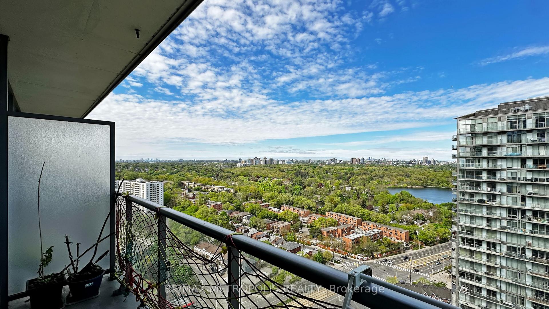 1 Bedroom Condo at 105 The Queensway, Toronto For sale