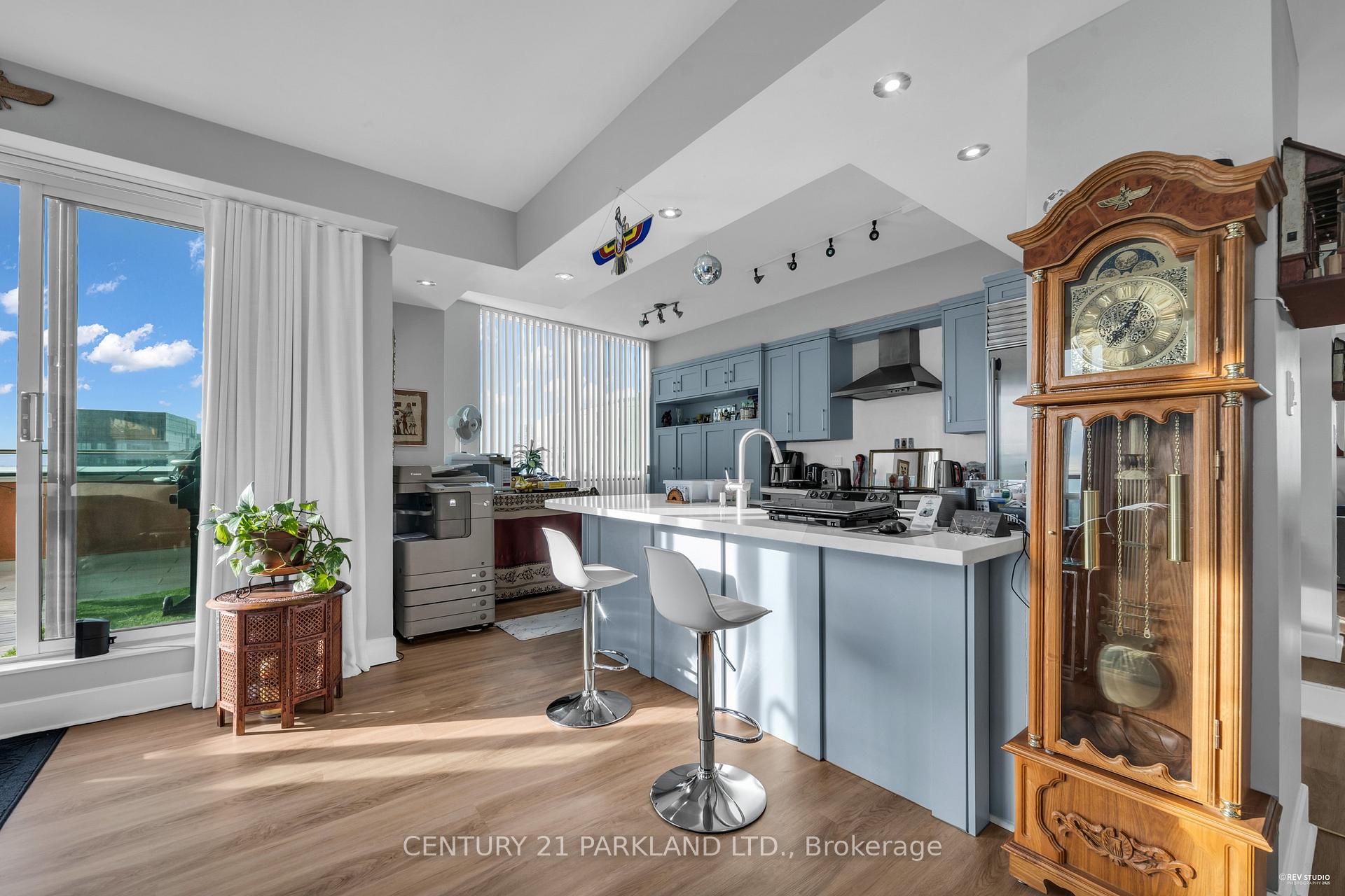 3 Bedrooms Condo at 7 Lorraine, Toronto For sale