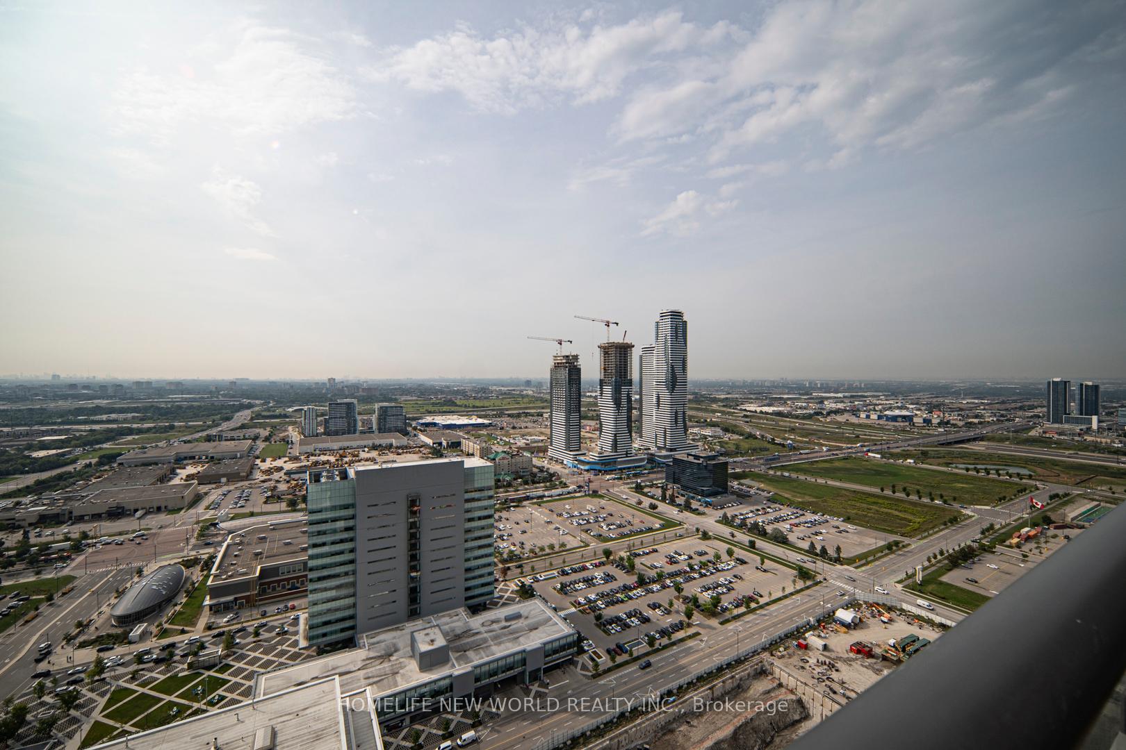 2 Bedrooms Condo at 5 Buttermill,  Vaughan For sale