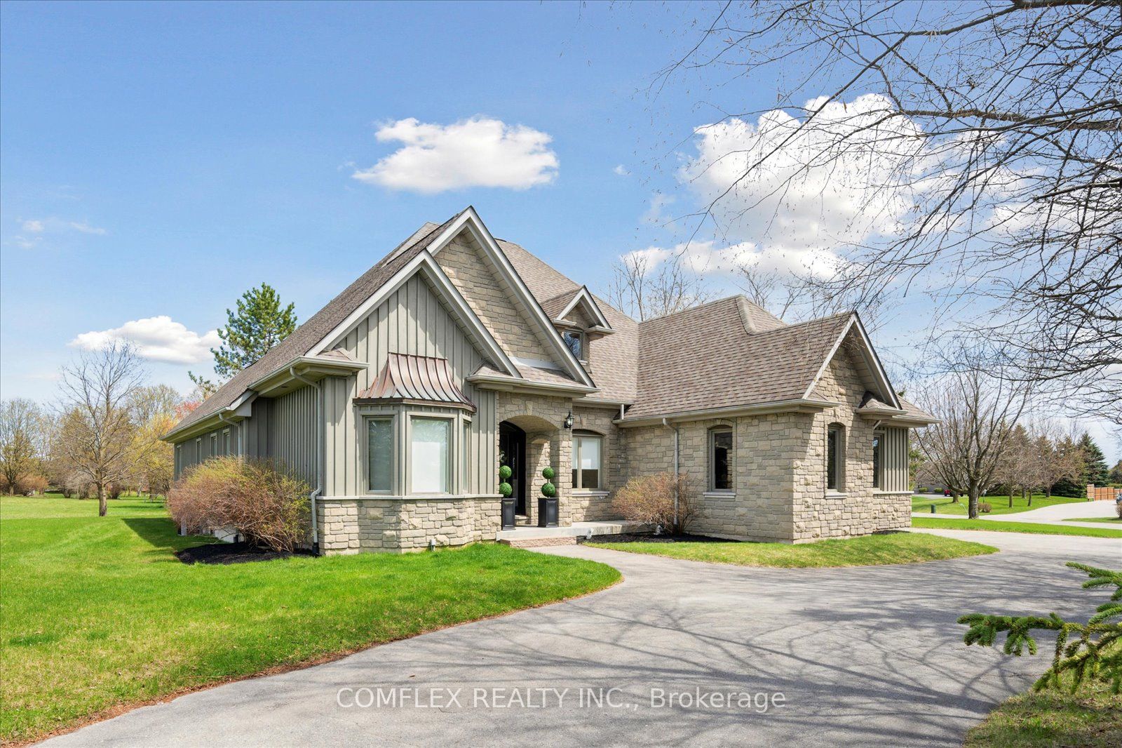 2 TAUNUS Court, Clarington, ON L1C 4H5