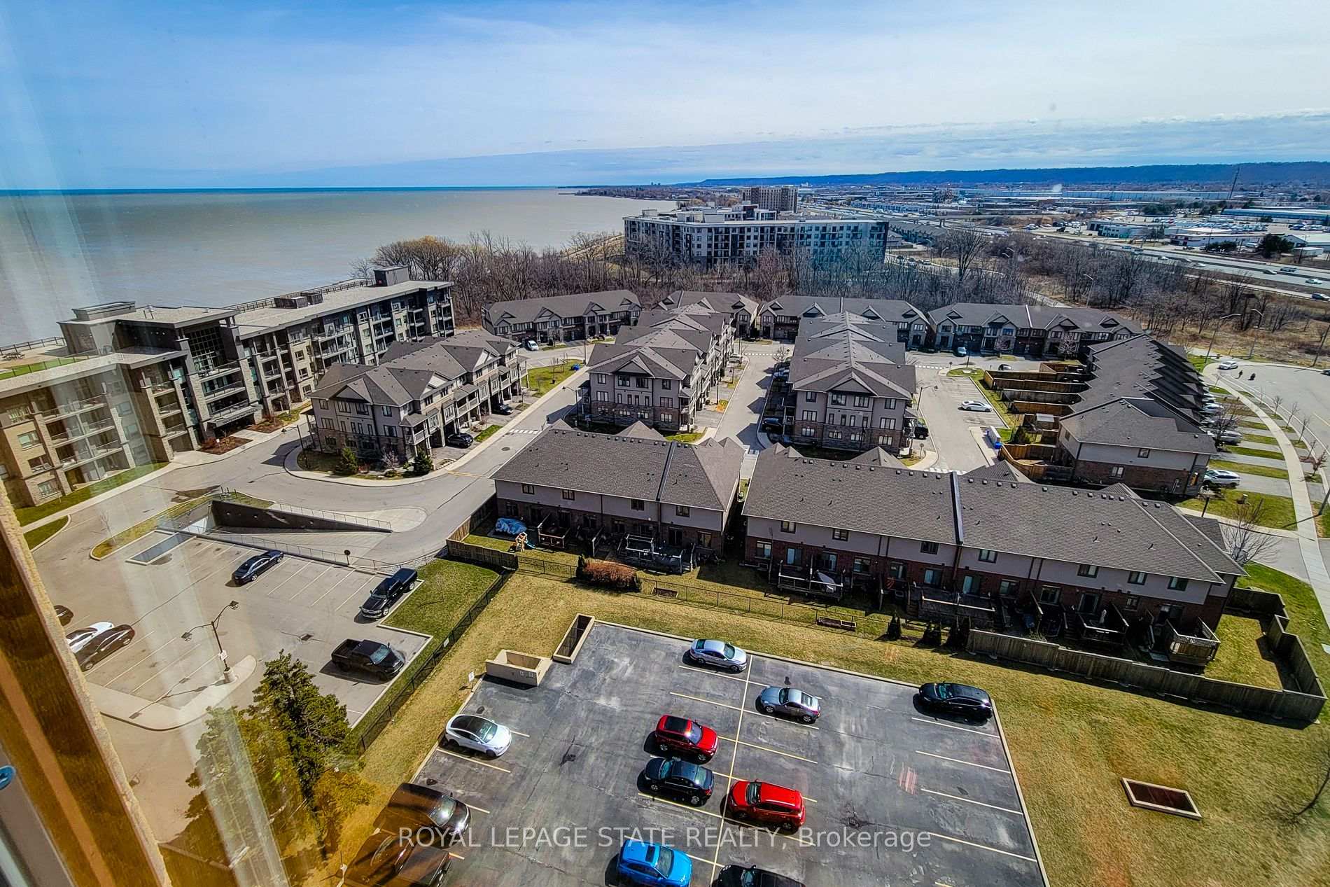 3 Bedrooms Condo at 301 Frances, Hamilton For sale