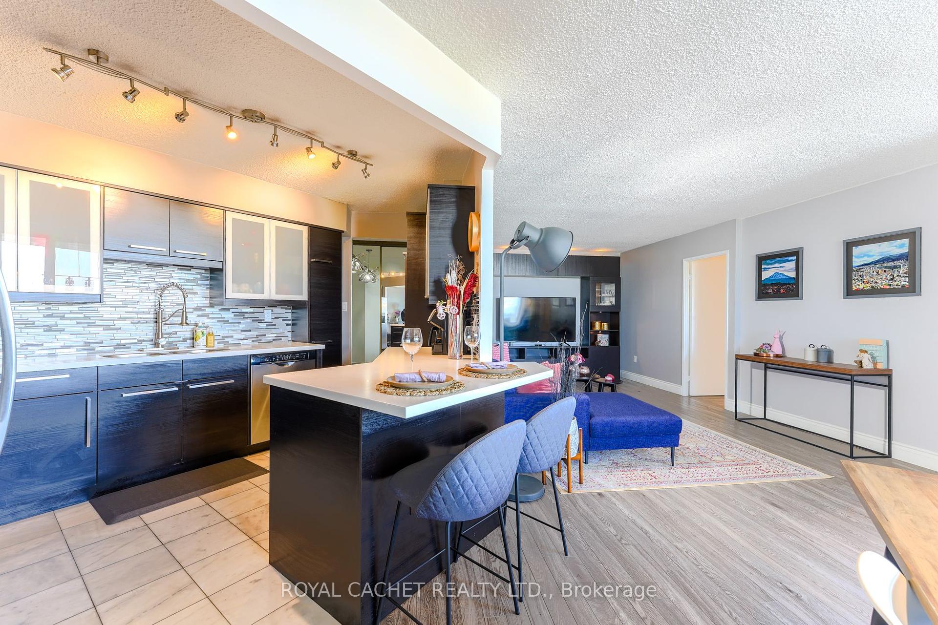 3 Bedrooms Condo at 75 Graydon Hall, Toronto For sale