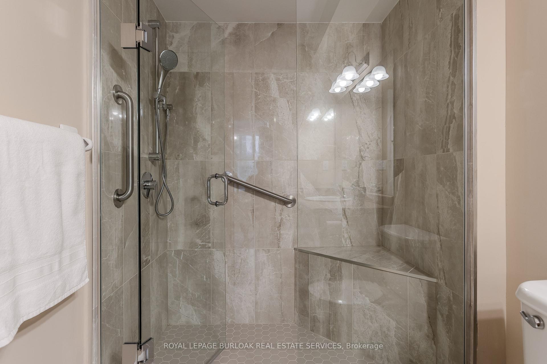 3 Bedrooms Condo at 2125 Itabashi, Burlington For sale