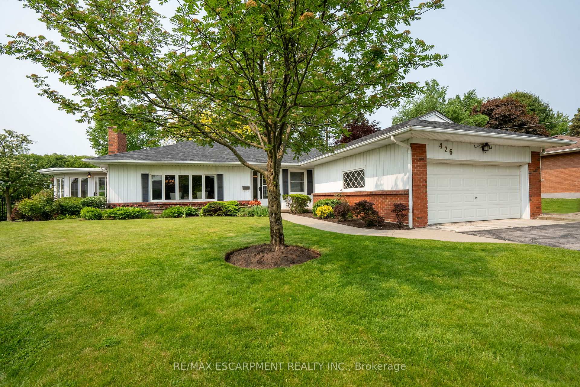 426 North Shore Boulevard, Burlington, ON L7T 1A8 ; MLS ID: W12195677