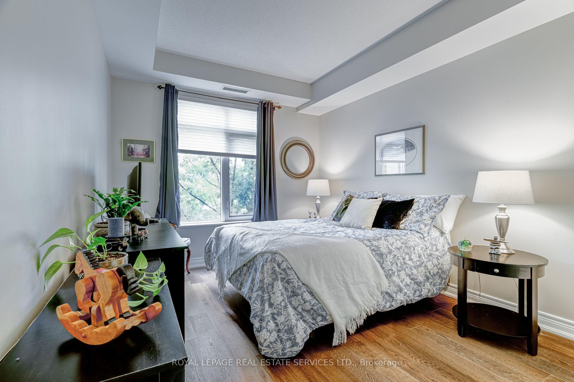 2 Bedrooms Condo at 10 Old Mill,  Toronto For sale