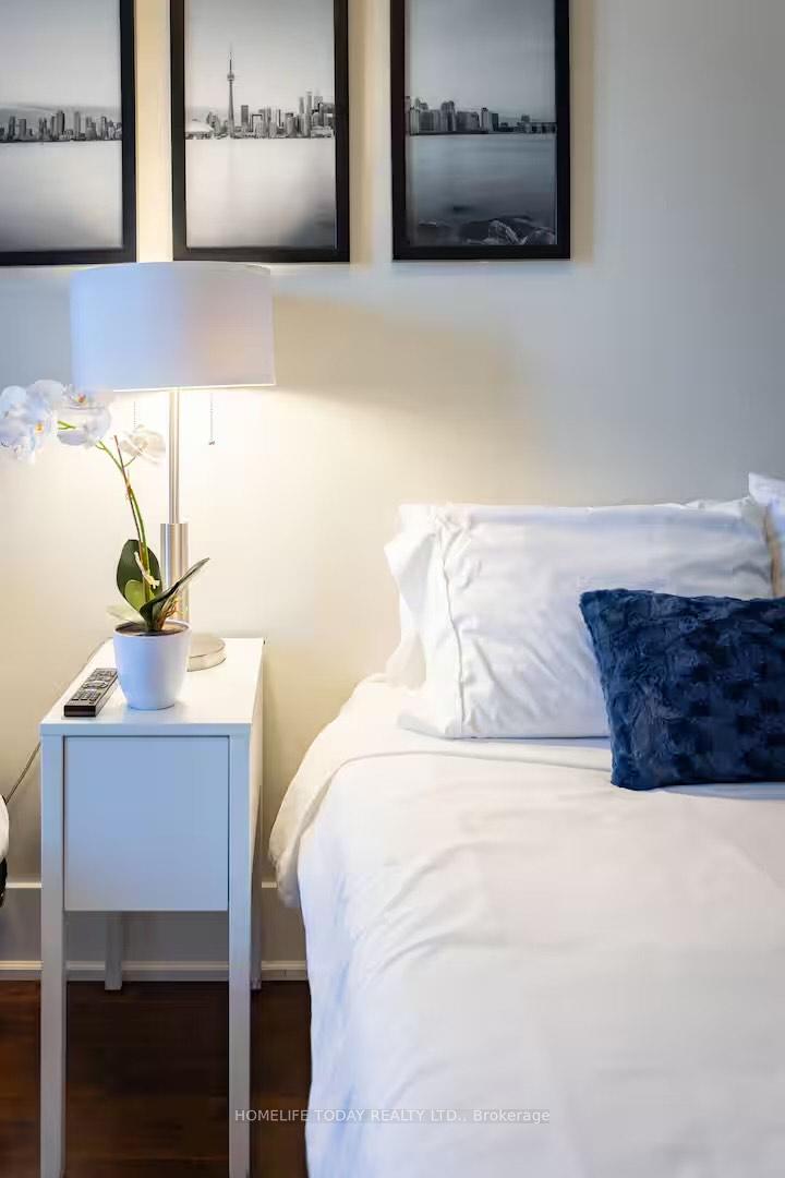 2 Bedrooms Condo at 300 Front, Toronto For sale
