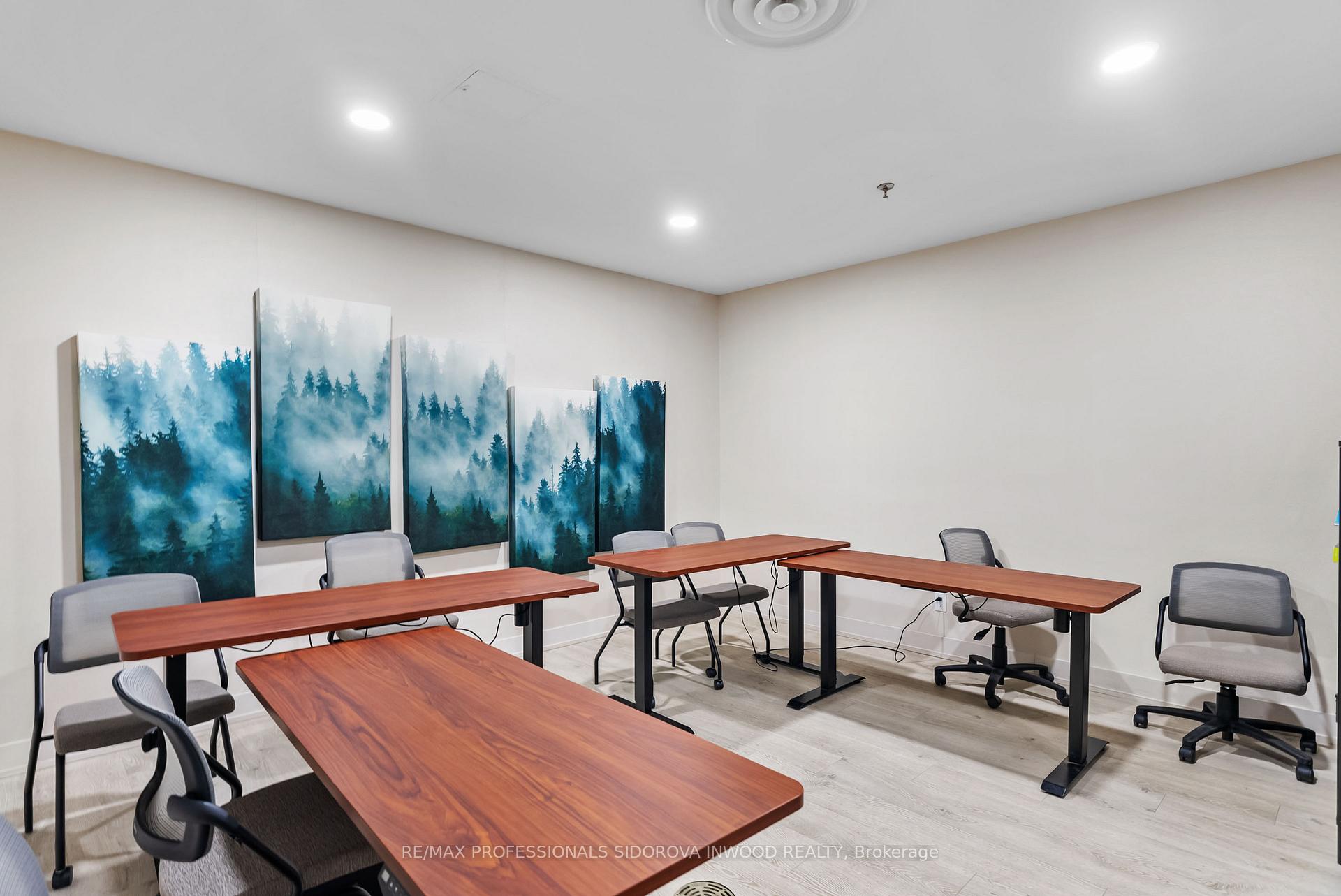 3 Bedrooms Condo at 20 Southport, Toronto For sale