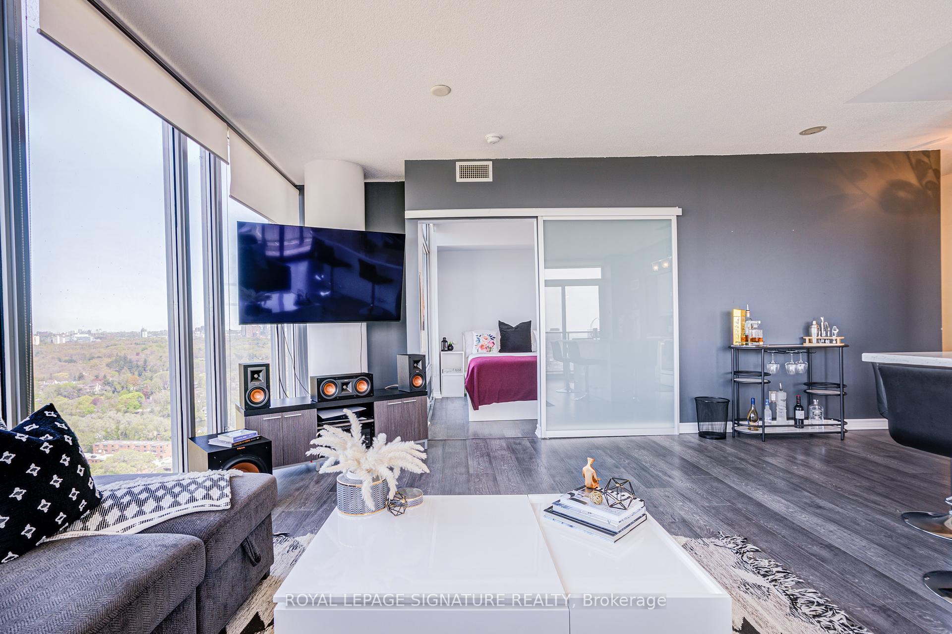 2 Bedrooms Condo at 105 The Queensway, Toronto For sale