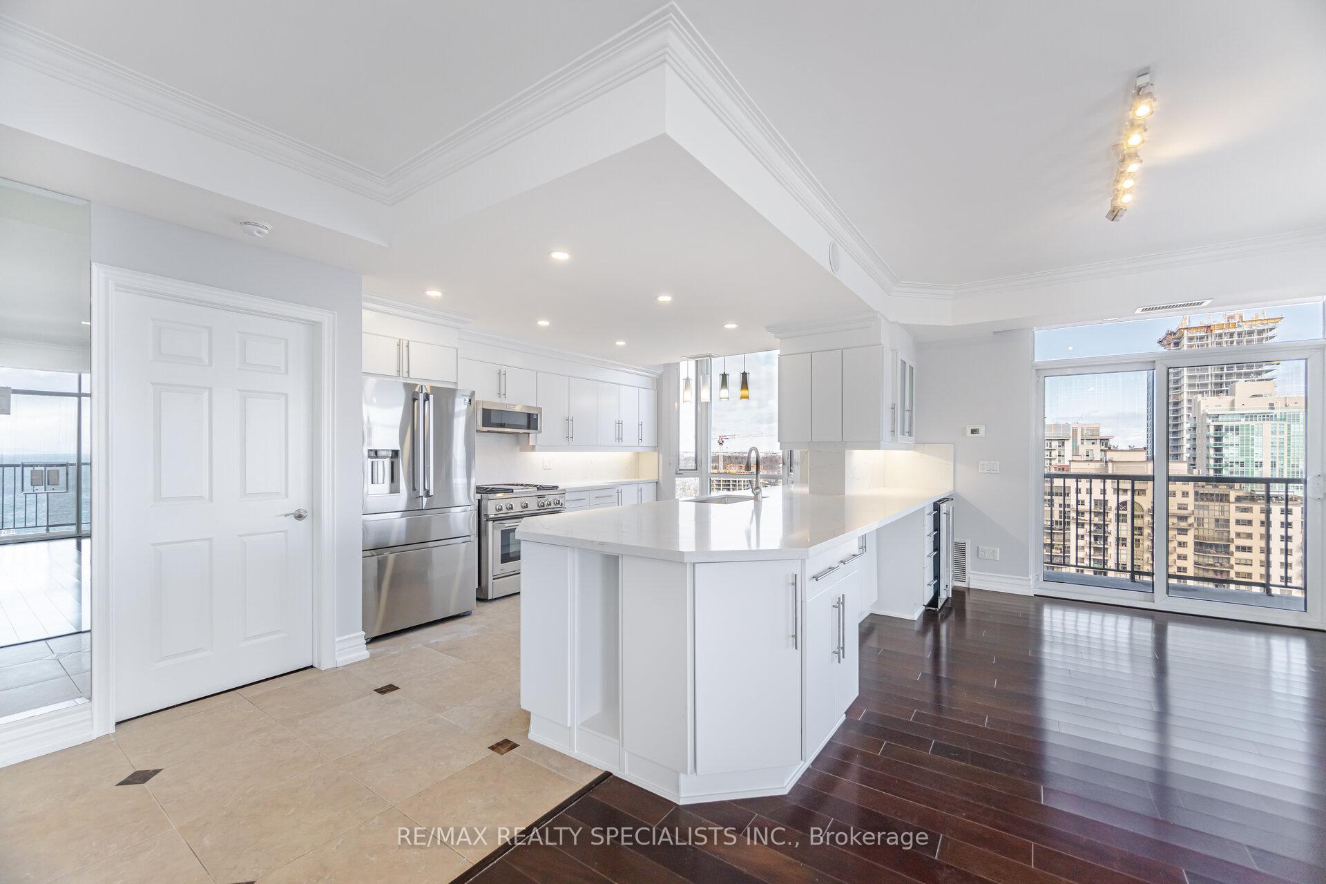 3 Bedrooms Condo at 1477 Lakeshore,  Burlington For sale
