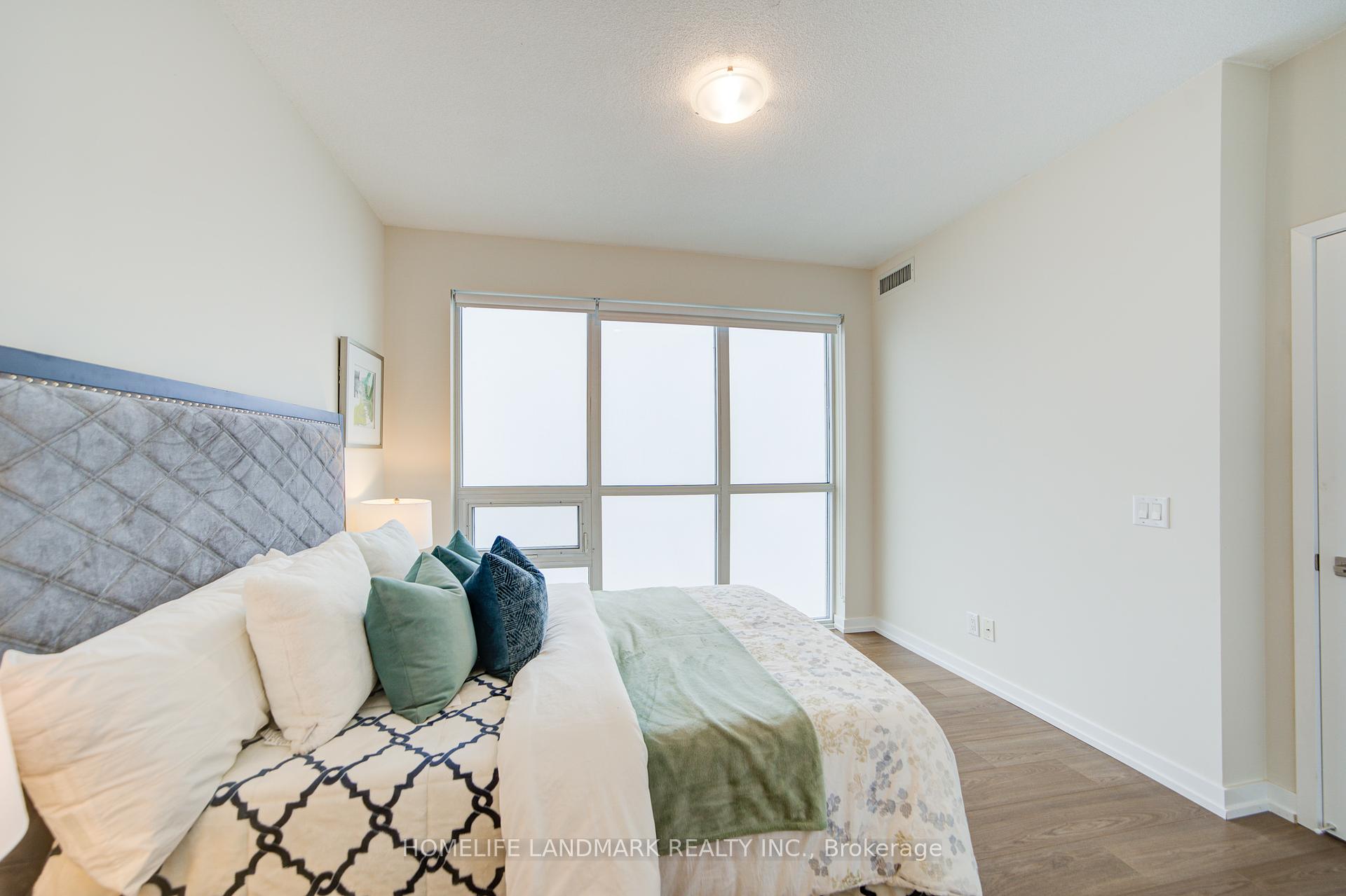 3 Bedrooms Condo at 4011 Brickstone, Mississauga For sale